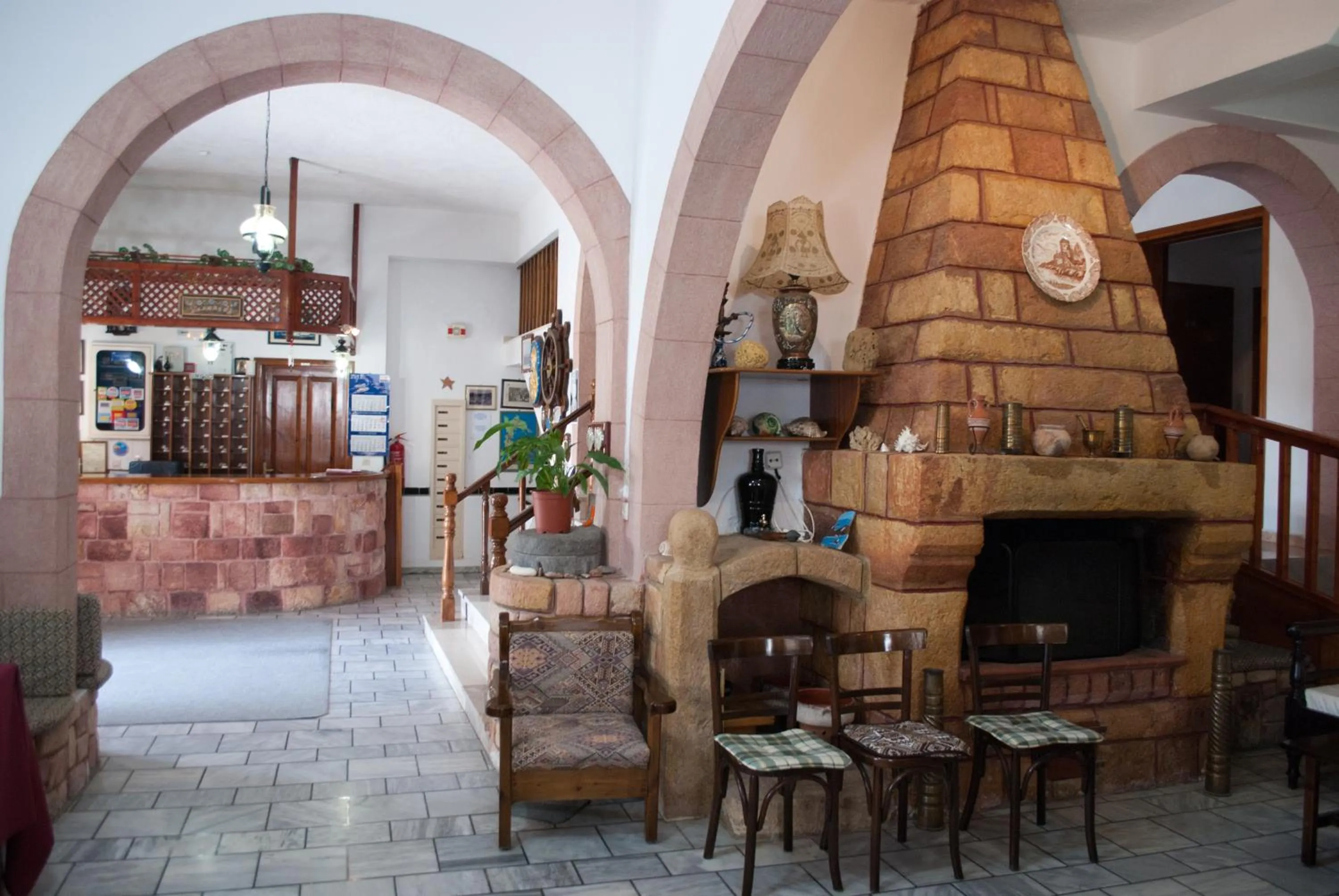 Communal lounge/ TV room in Asteri Hotel