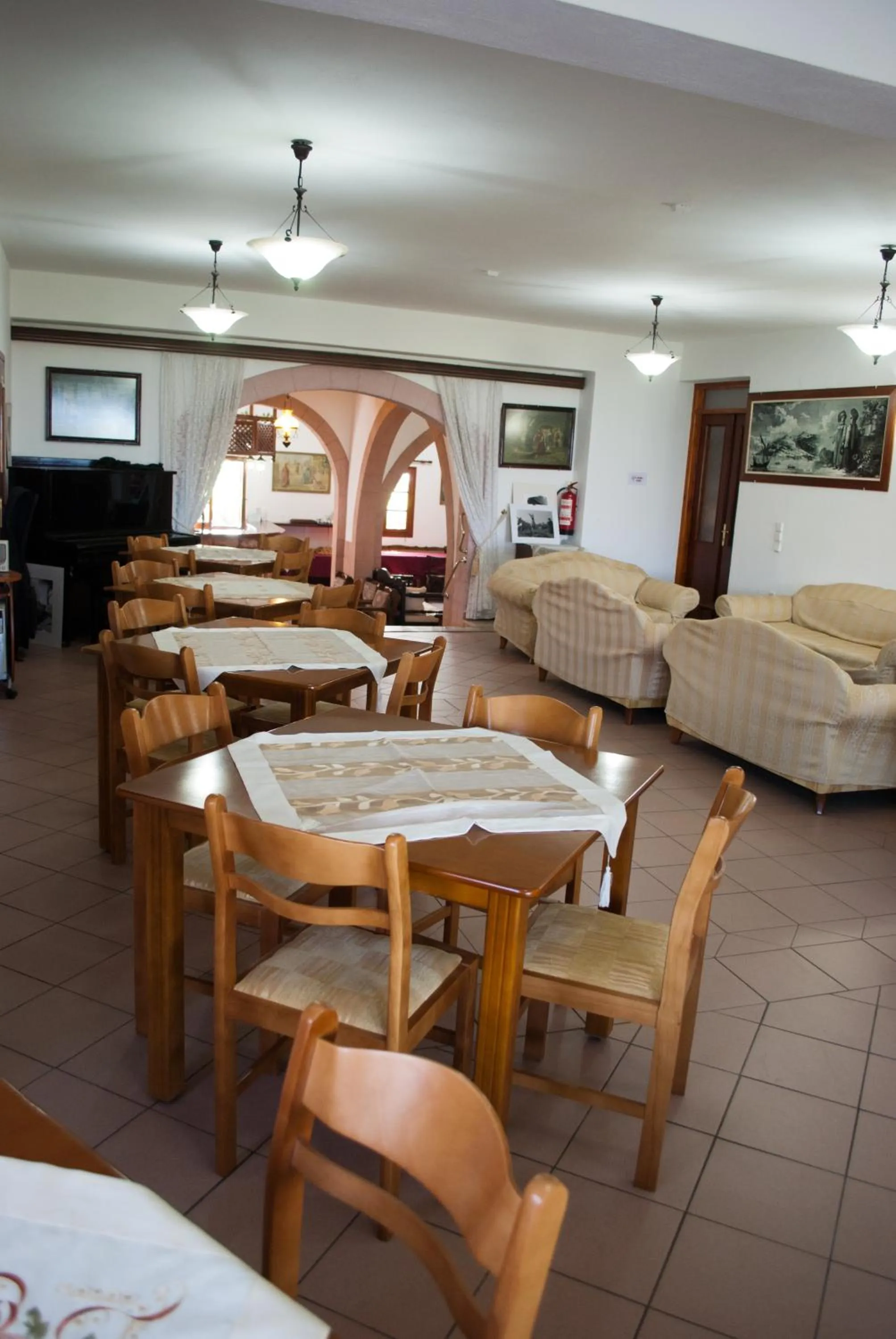 Communal lounge/ TV room in Asteri Hotel