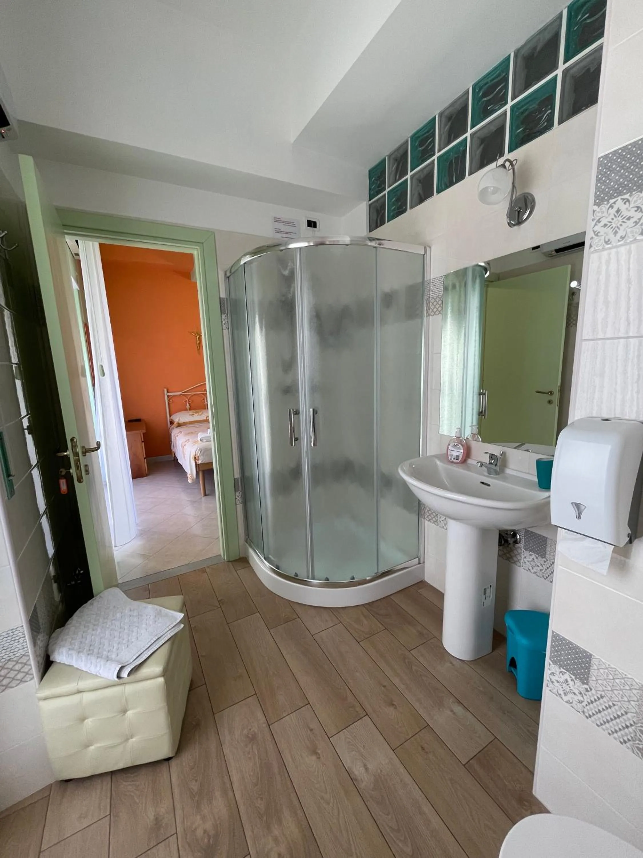 Shower in B&B Vistamare