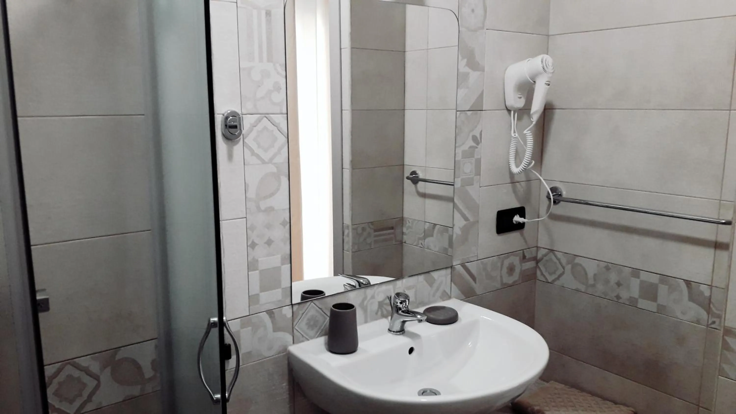 Shower in B&B Vistamare