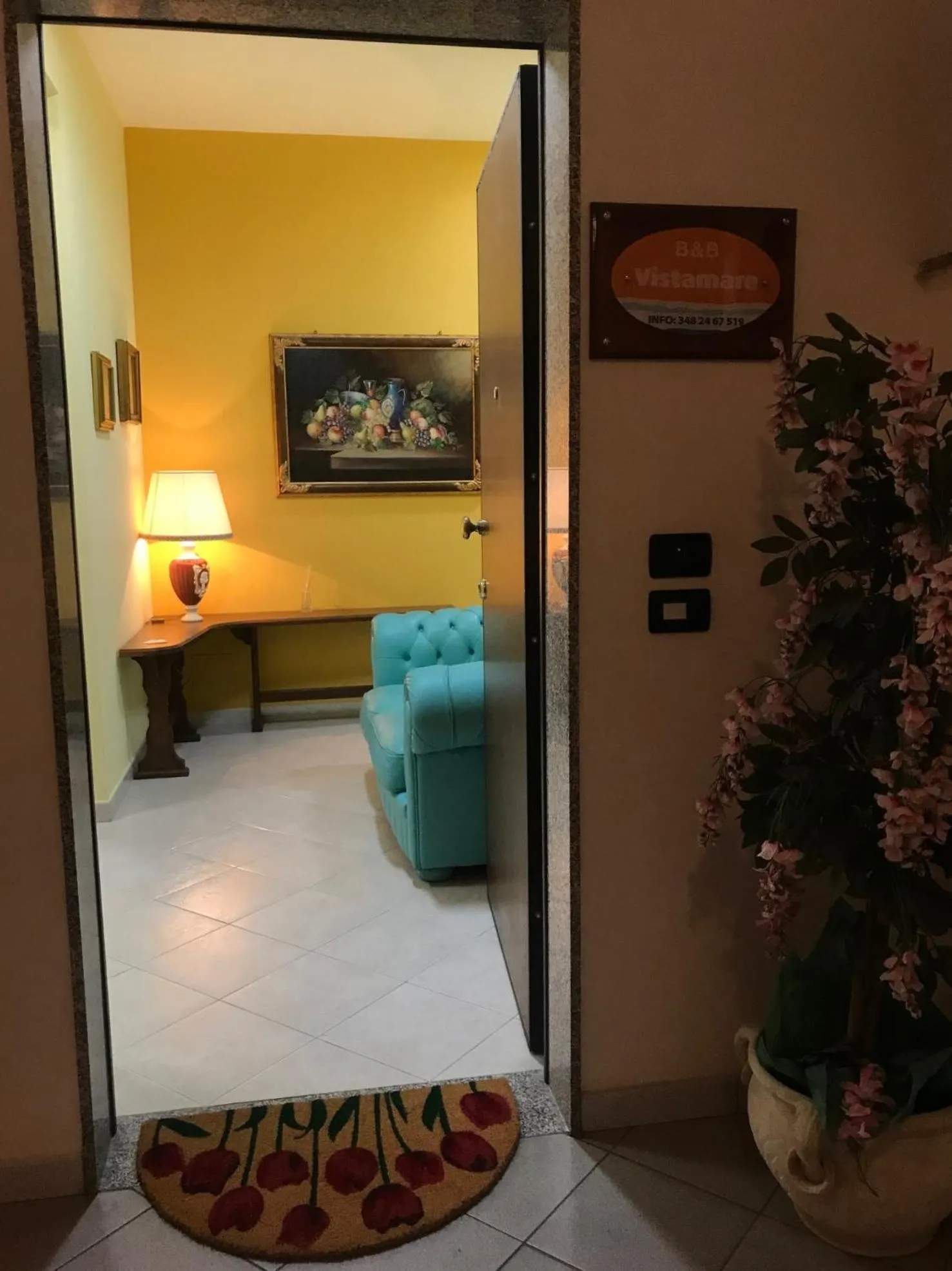 Facade/entrance in B&B Vistamare