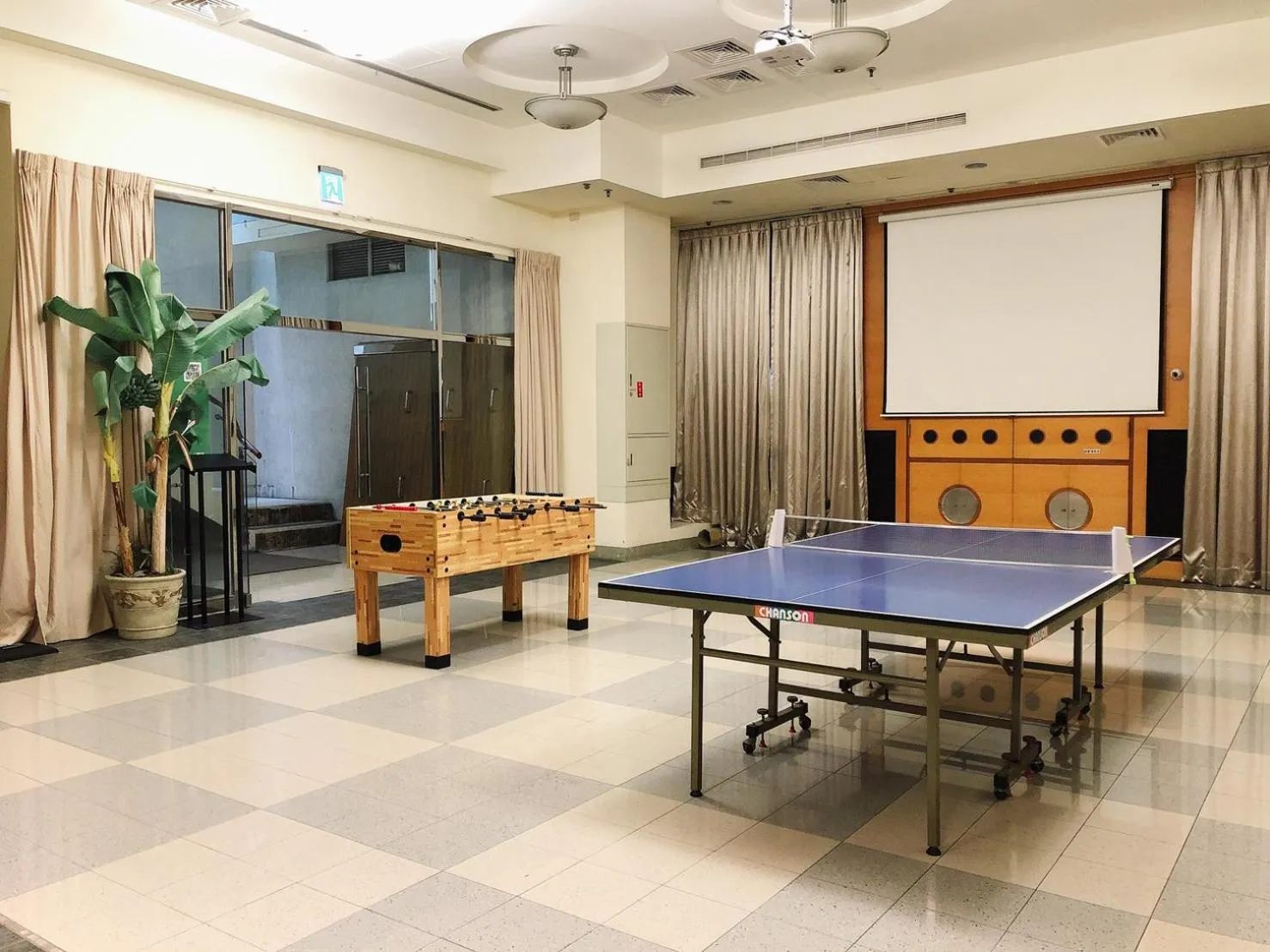 Billiard in Hotel Les Champs