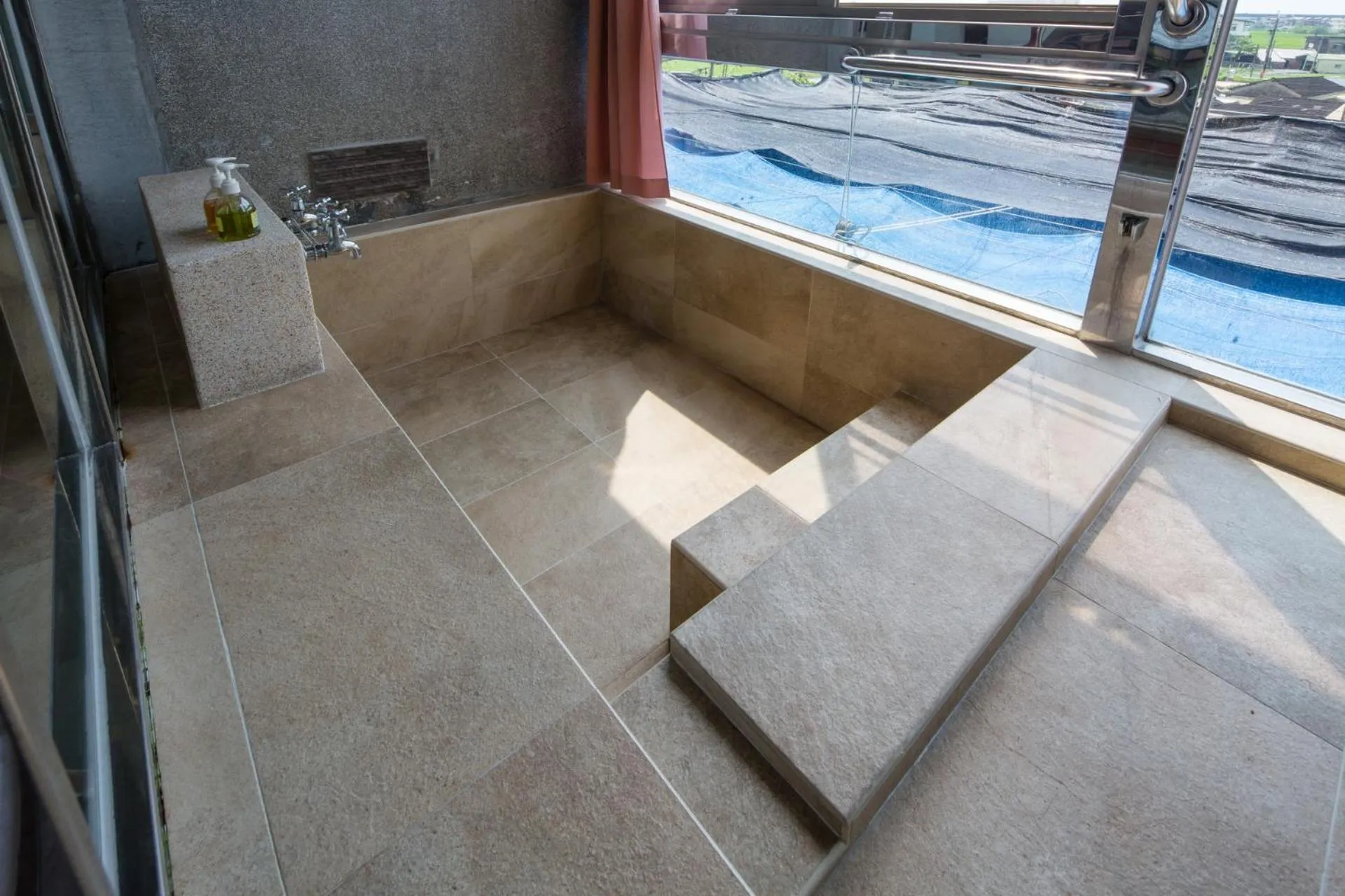 Shower in Hotel Les Champs