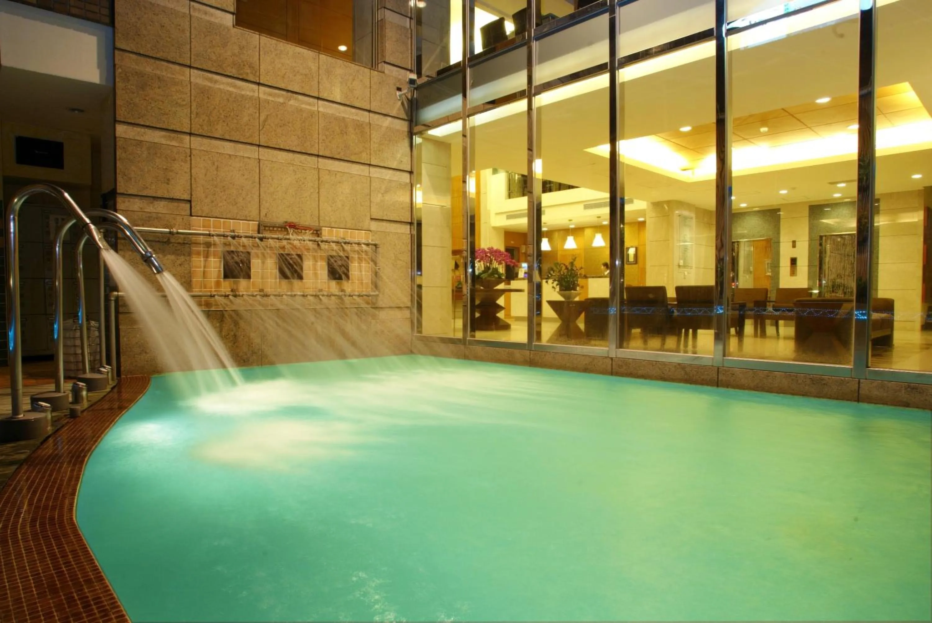 Hot Spring Bath in Hotel Les Champs