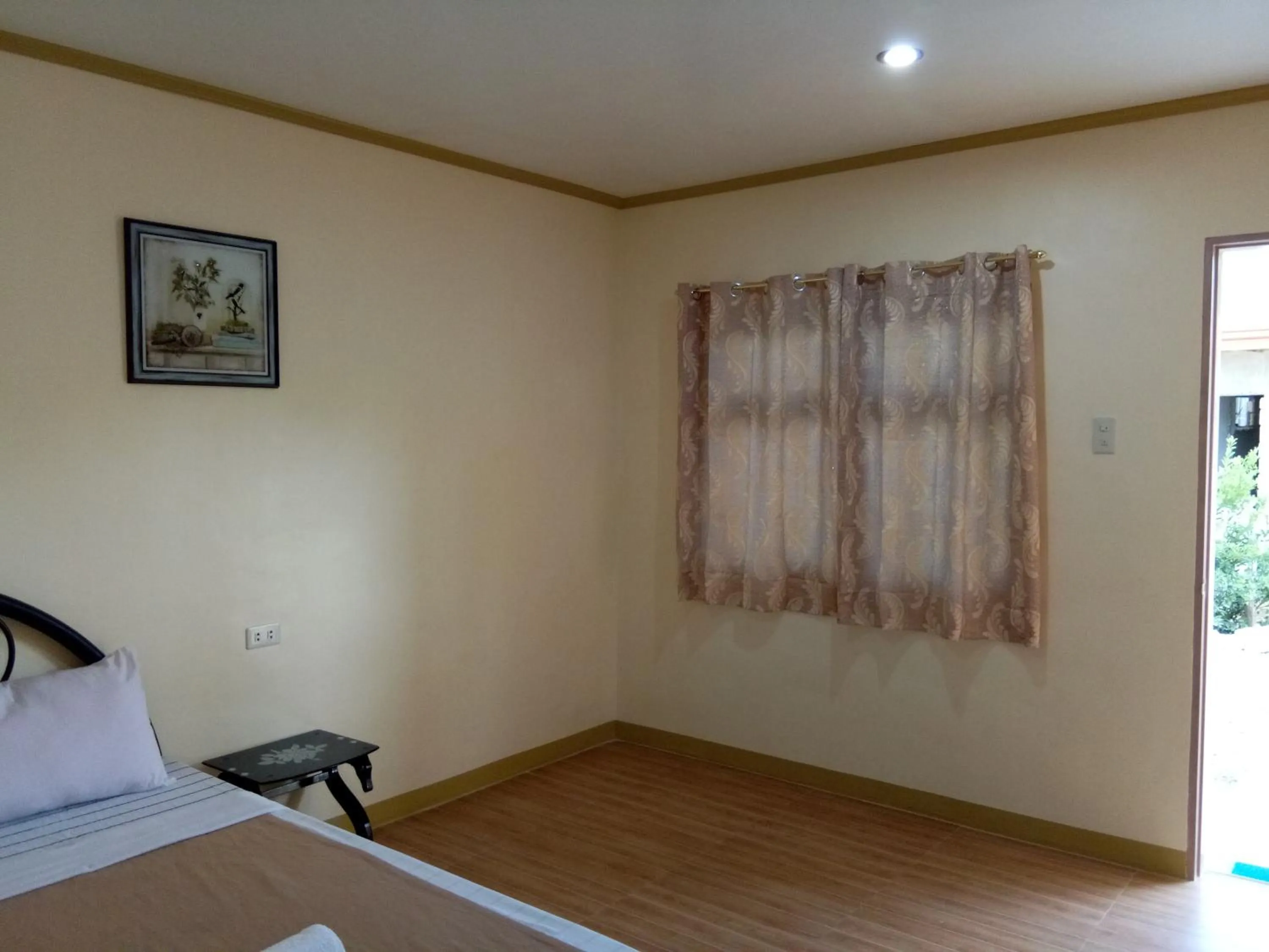 Photo of the whole room, Bed in Alona KatChaJo Inn