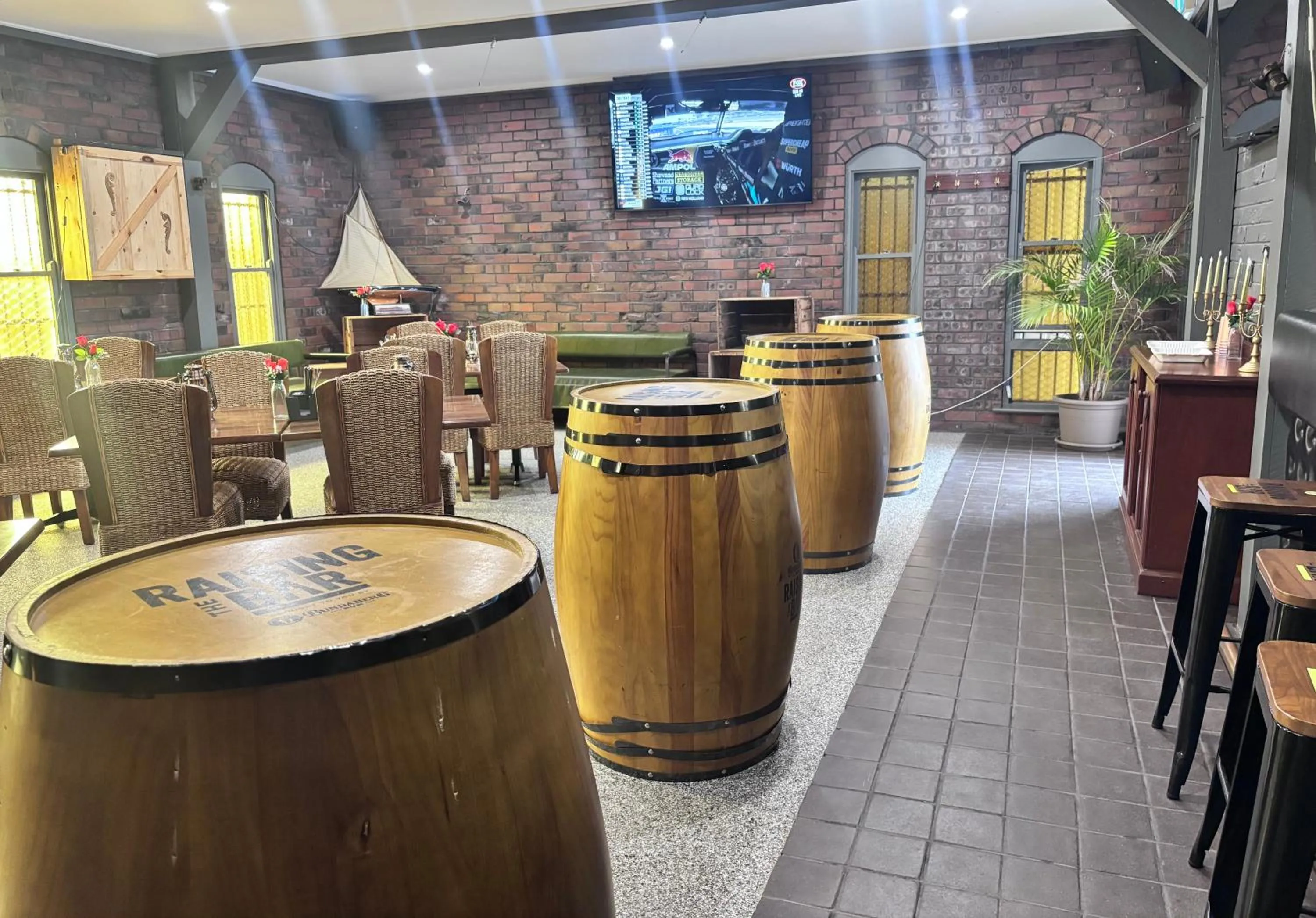 Restaurant/places to eat in The Club Hotel Collie