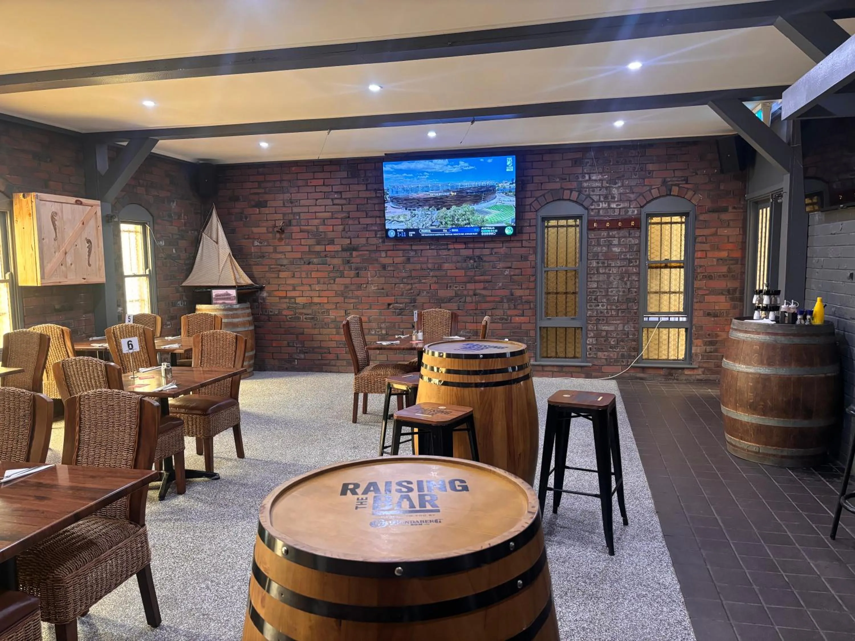 Restaurant/places to eat in The Club Hotel Collie