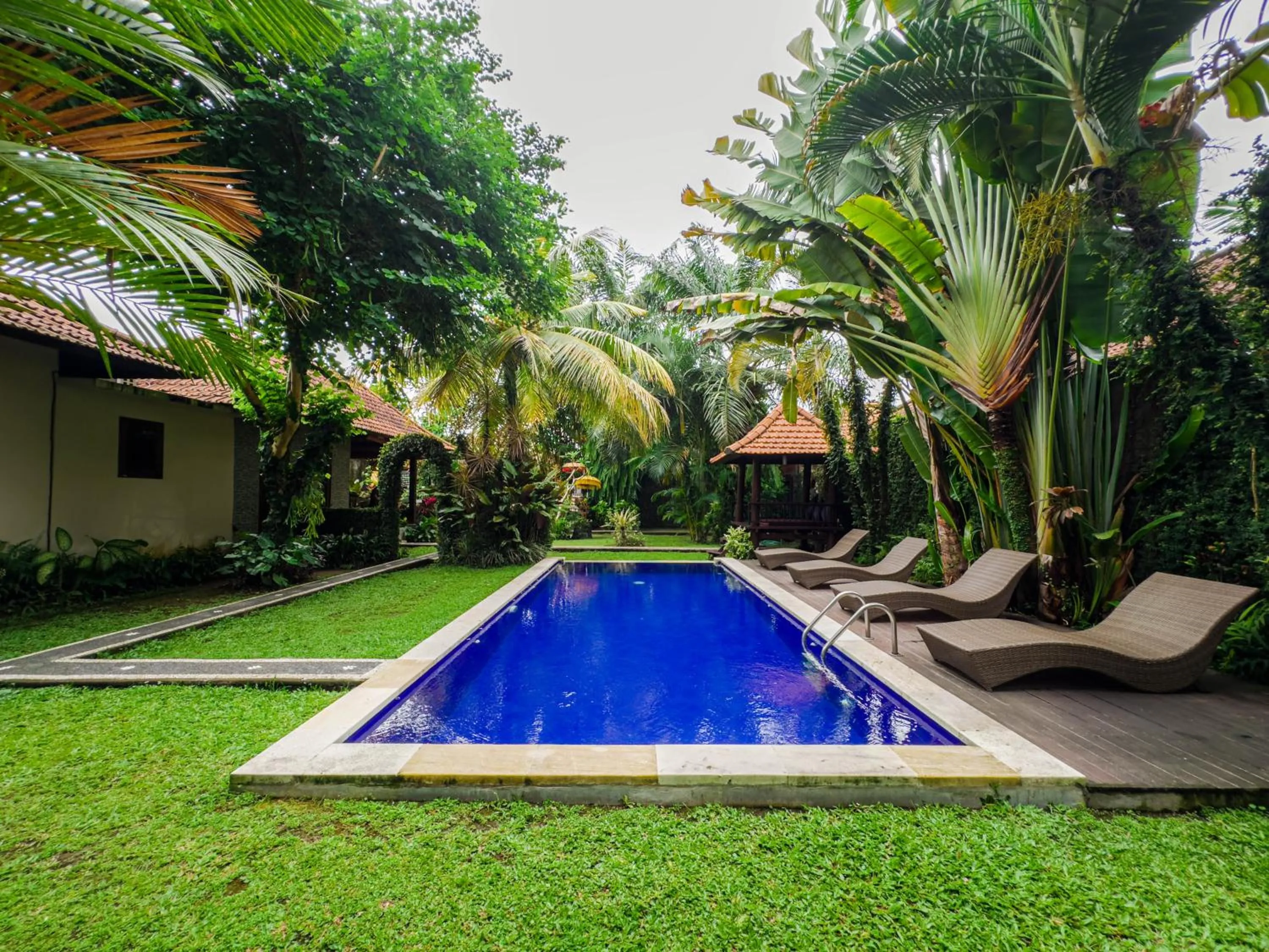 Swimming pool in Pukakoo Villas and Suite by Supala