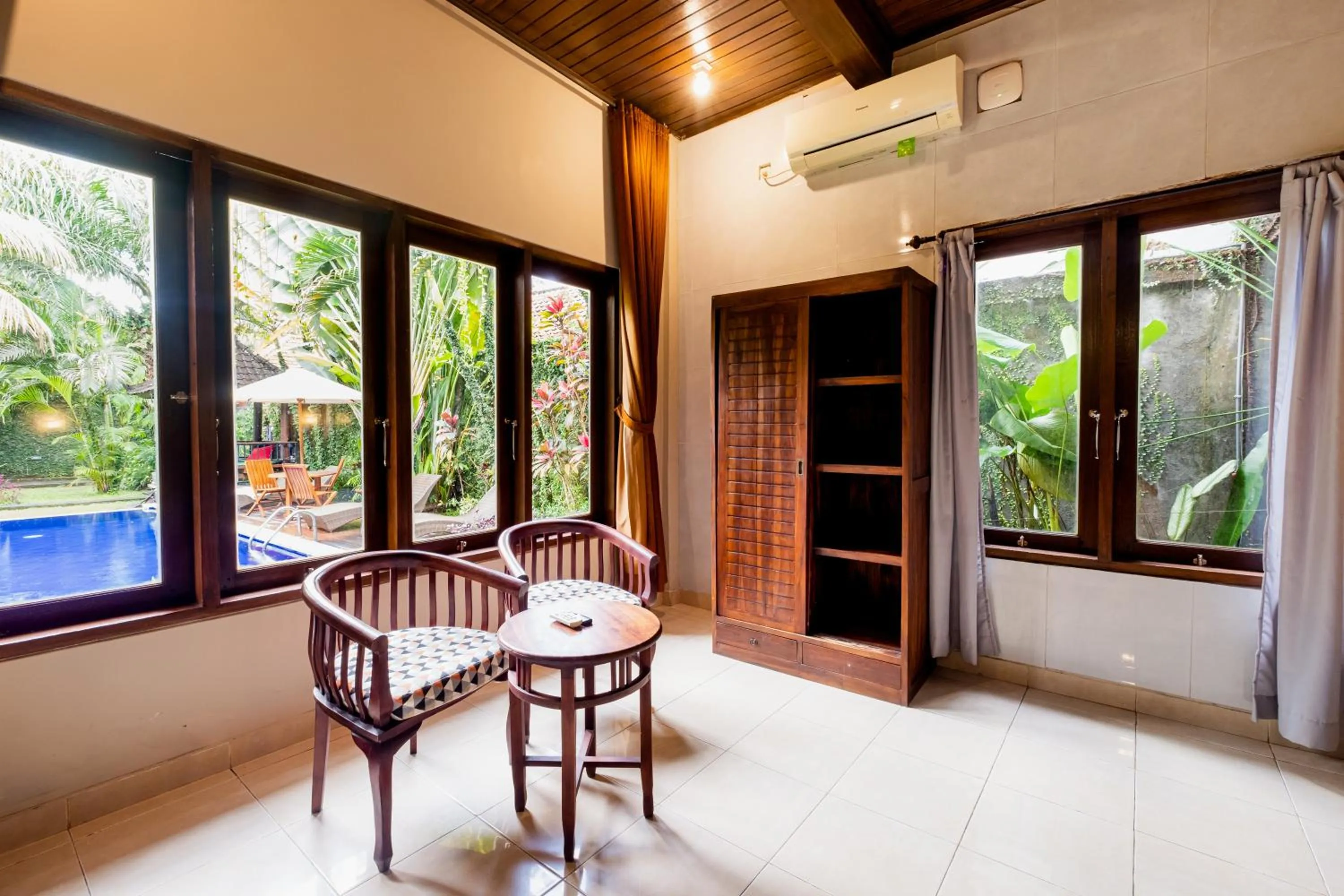 Seating area in Pukakoo Villas and Suite by Supala