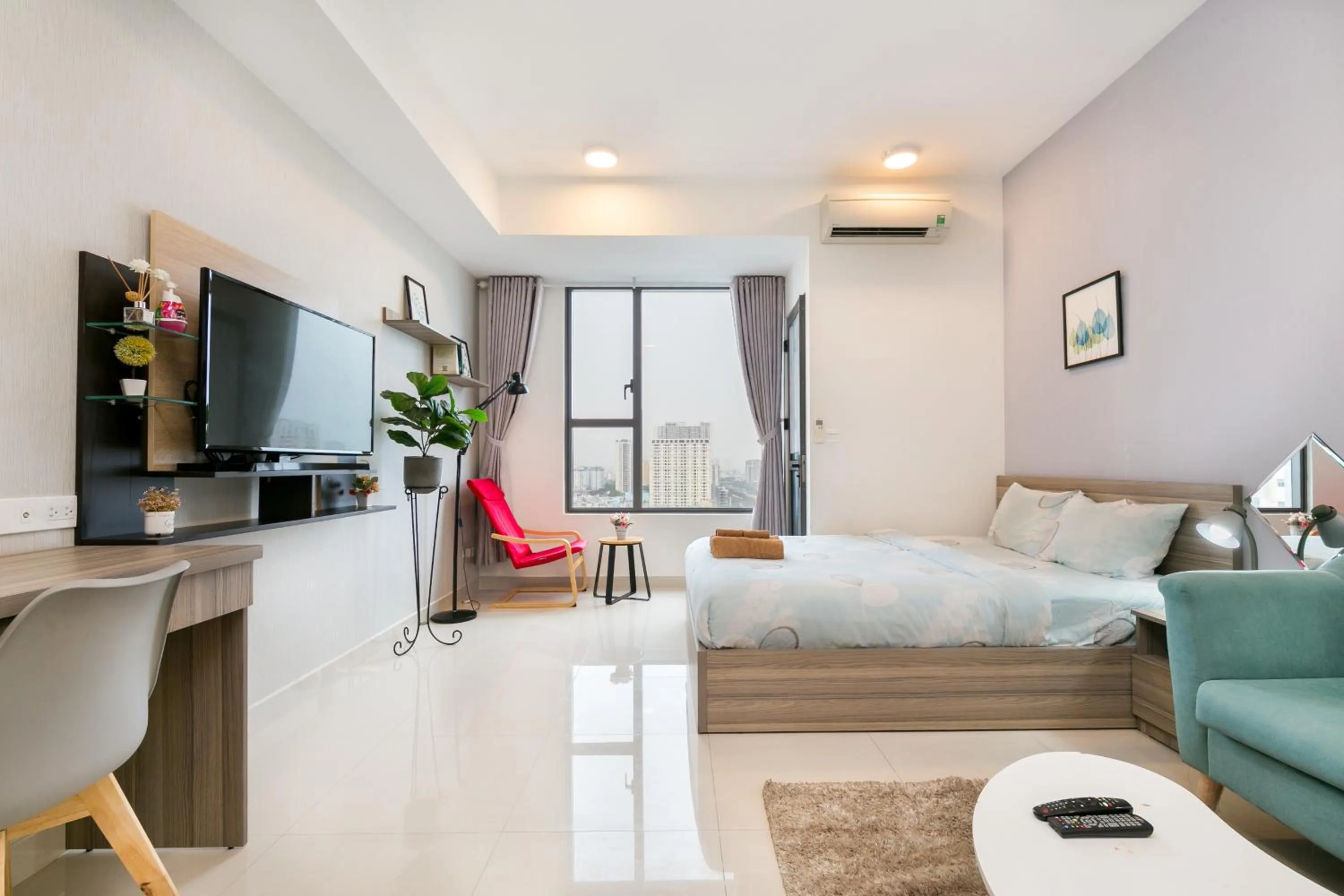 Bed in Infinity Pool Signature - Saigon Rivergate