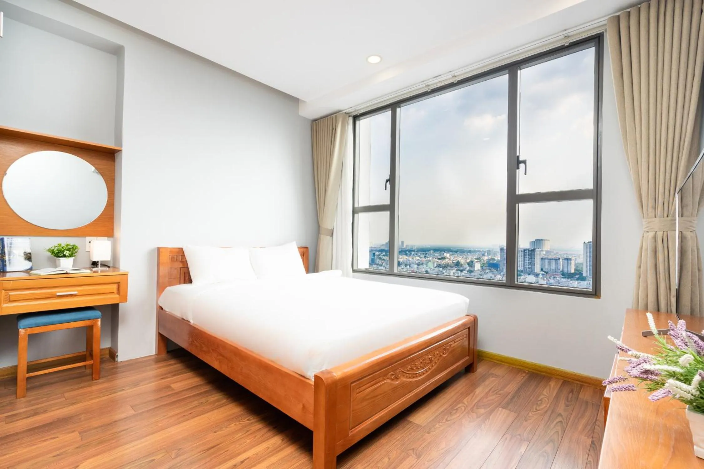 Bed in Infinity Pool Signature - Saigon Rivergate