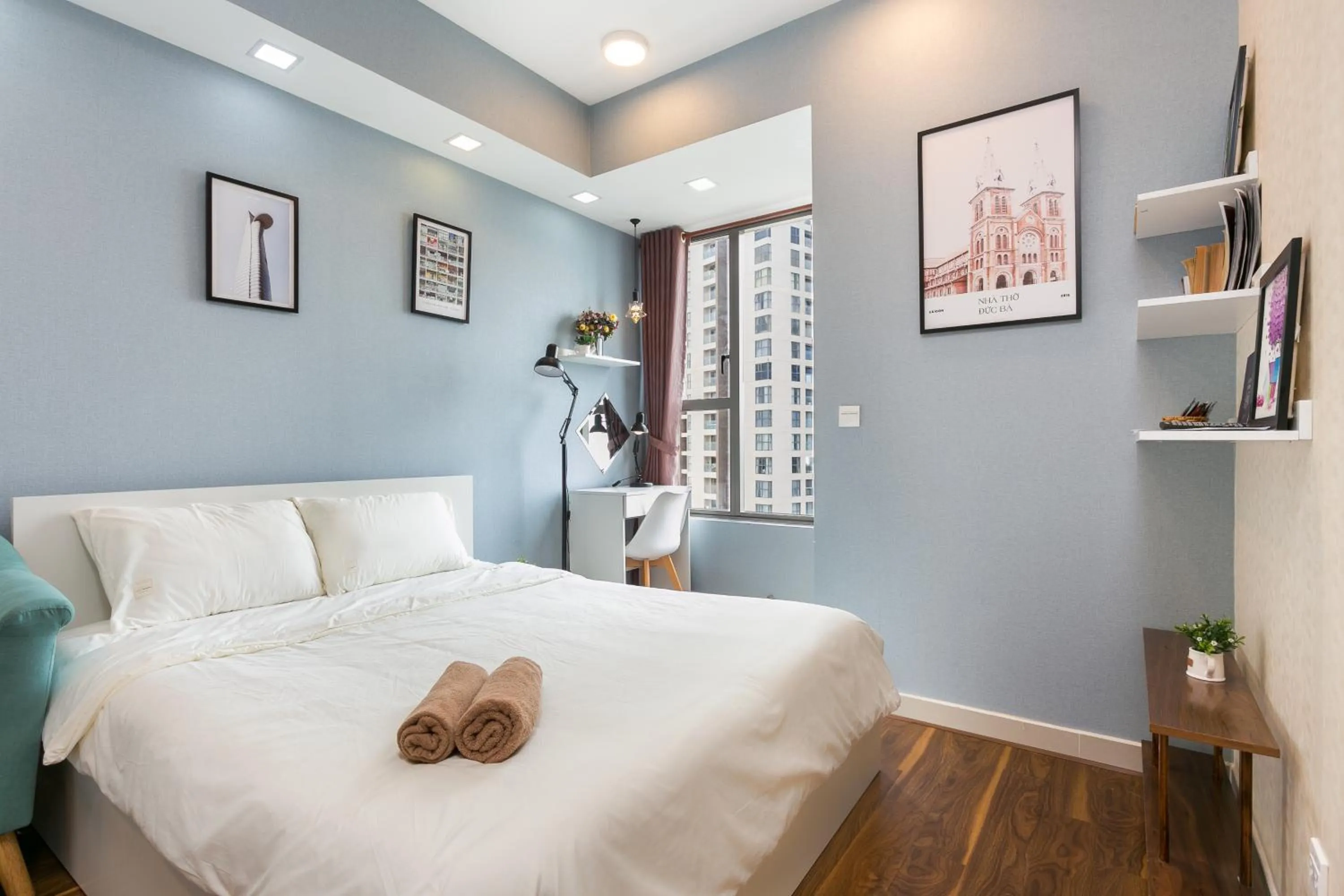 Bed in Infinity Pool Signature - Saigon Rivergate