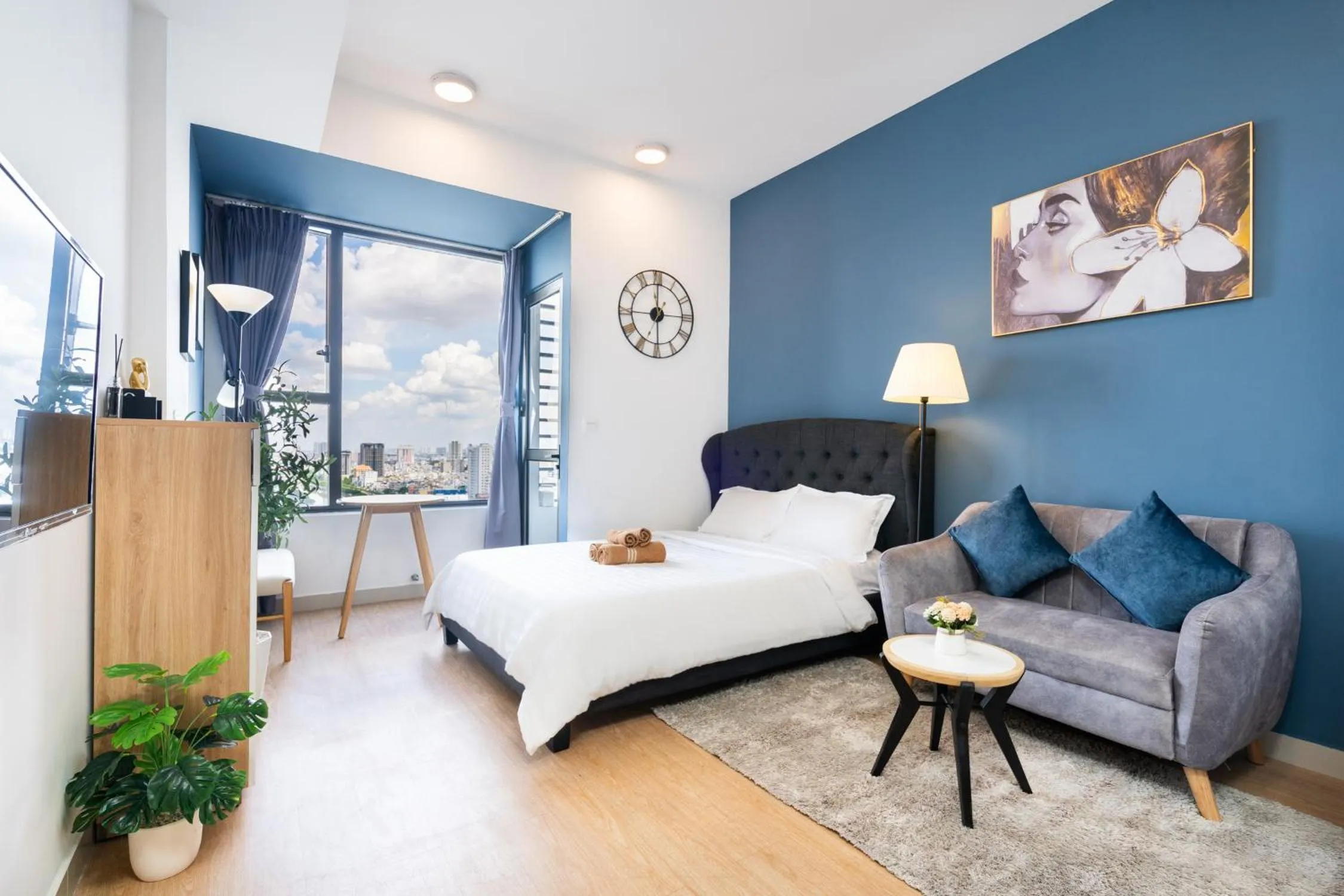 Bed in Infinity Pool Signature - Saigon Rivergate