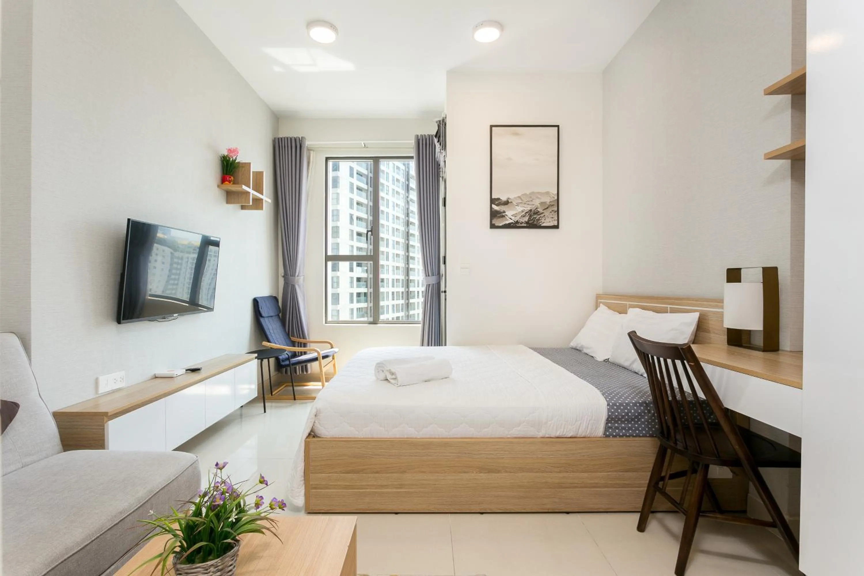 Bed in Infinity Pool Signature - Saigon Rivergate