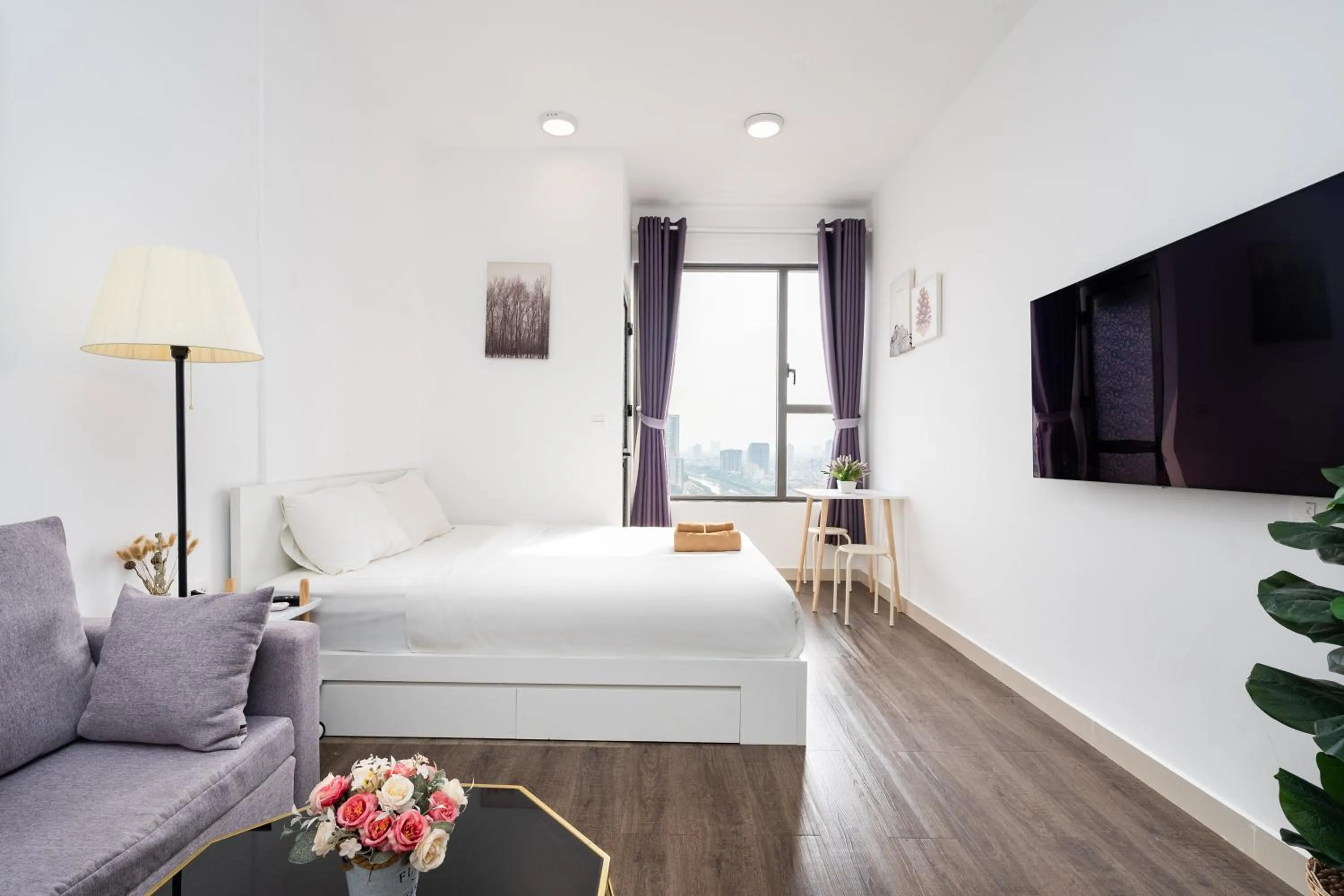 Bed in Infinity Pool Signature - Saigon Rivergate