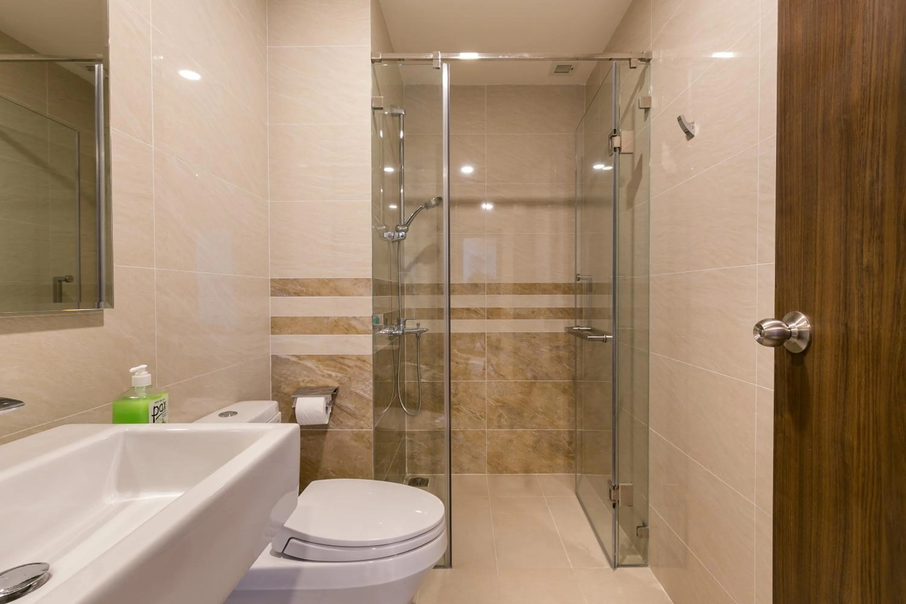 Bathroom in Infinity Pool Signature - Saigon Rivergate