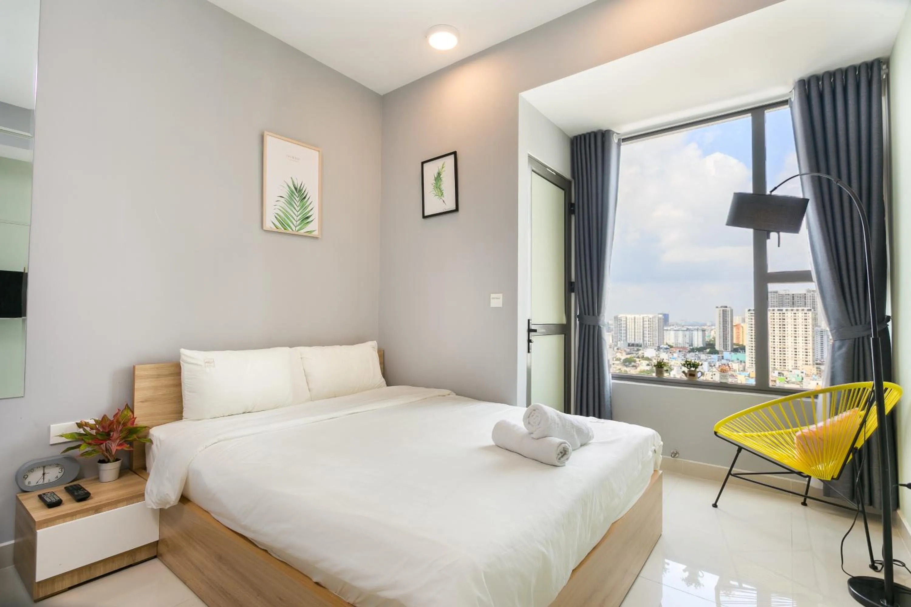 Bed in Infinity Pool Signature - Saigon Rivergate