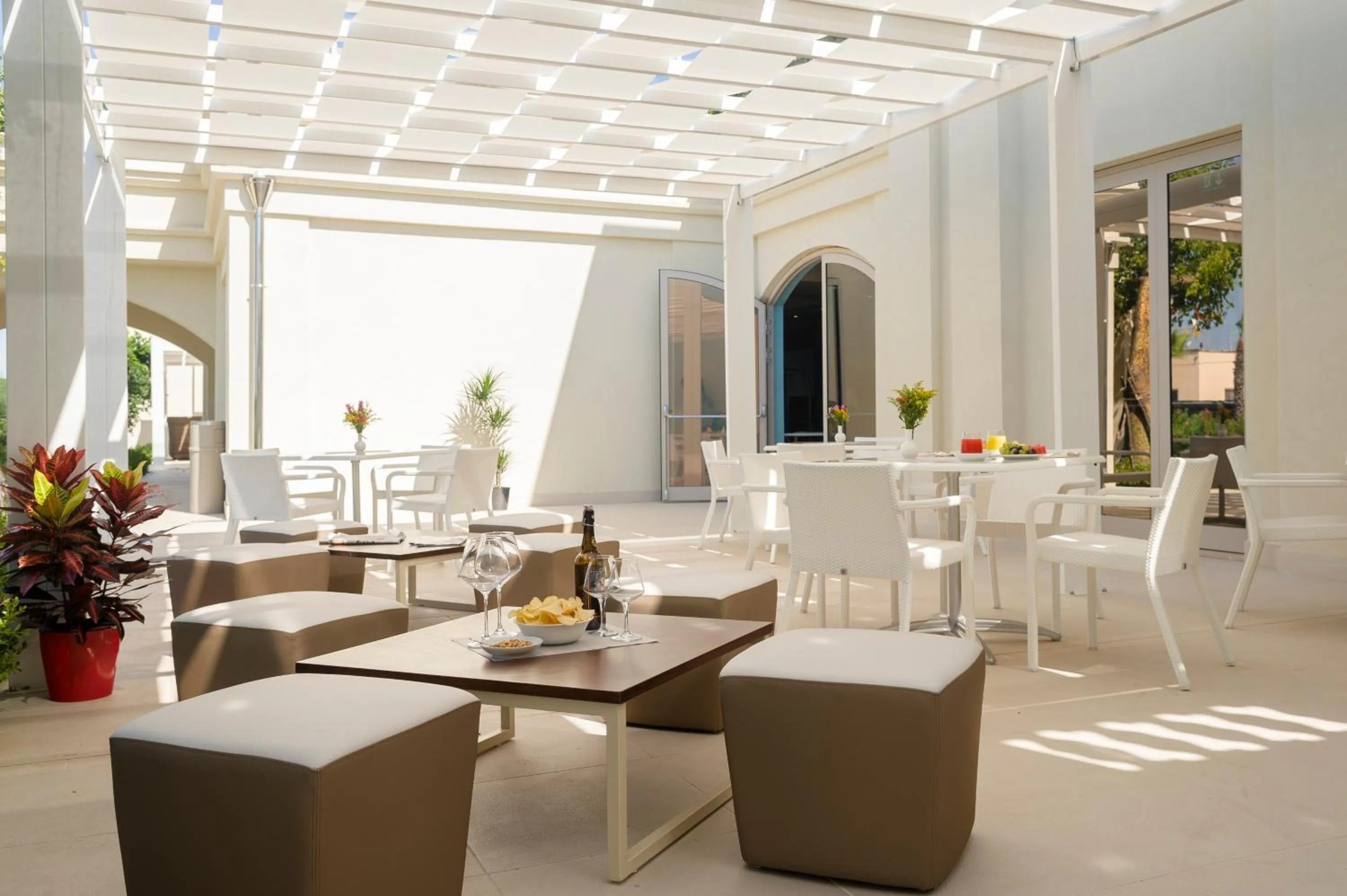 Lounge or bar in Le Dune Suite Hotel