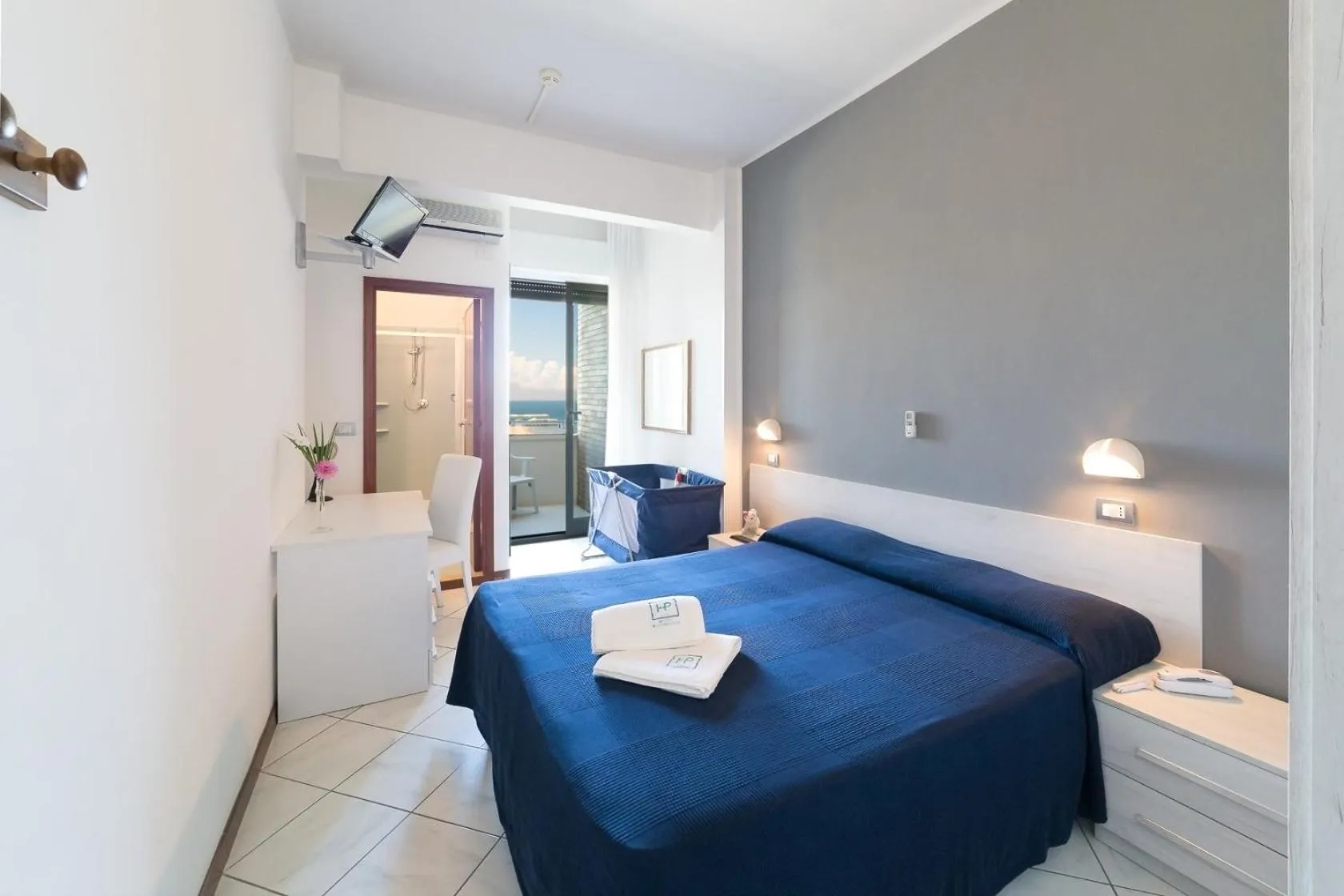 cot, Bed in Hotel Promenade