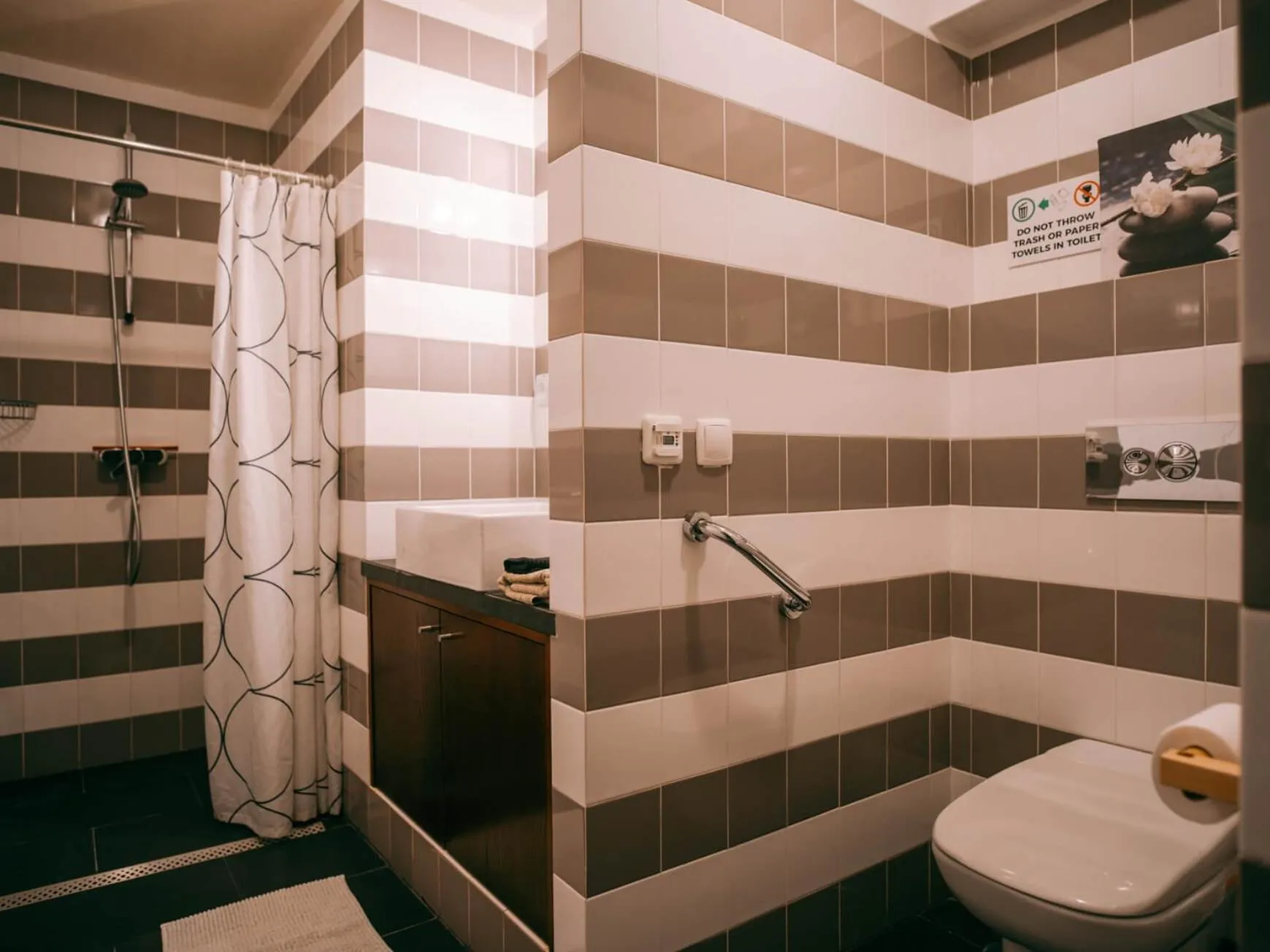 Shower in Quinta Japonesa