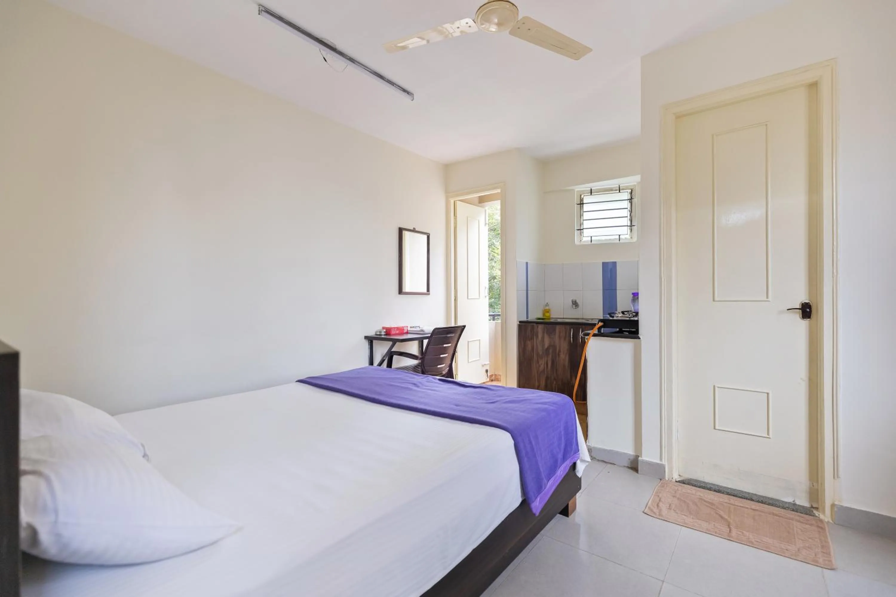 Photo of the whole room, Bed in Stayhome Classic