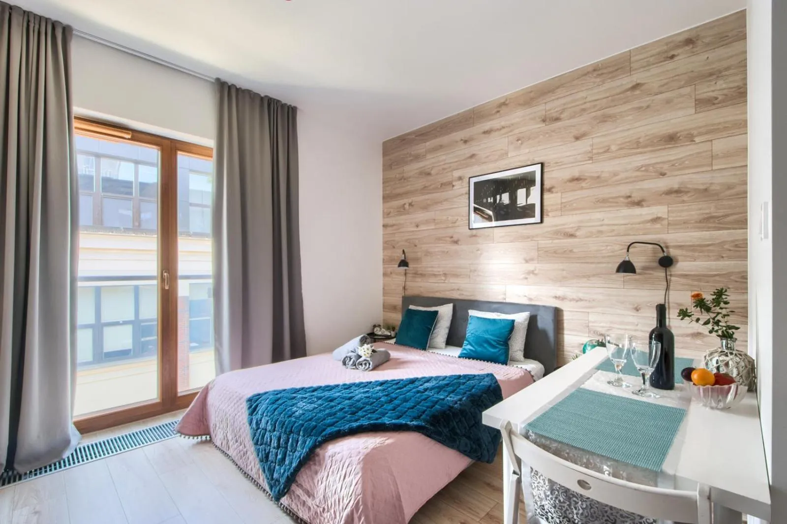 Living room, Bed in Aparthotel Pawia Deluxe- 10 min to center