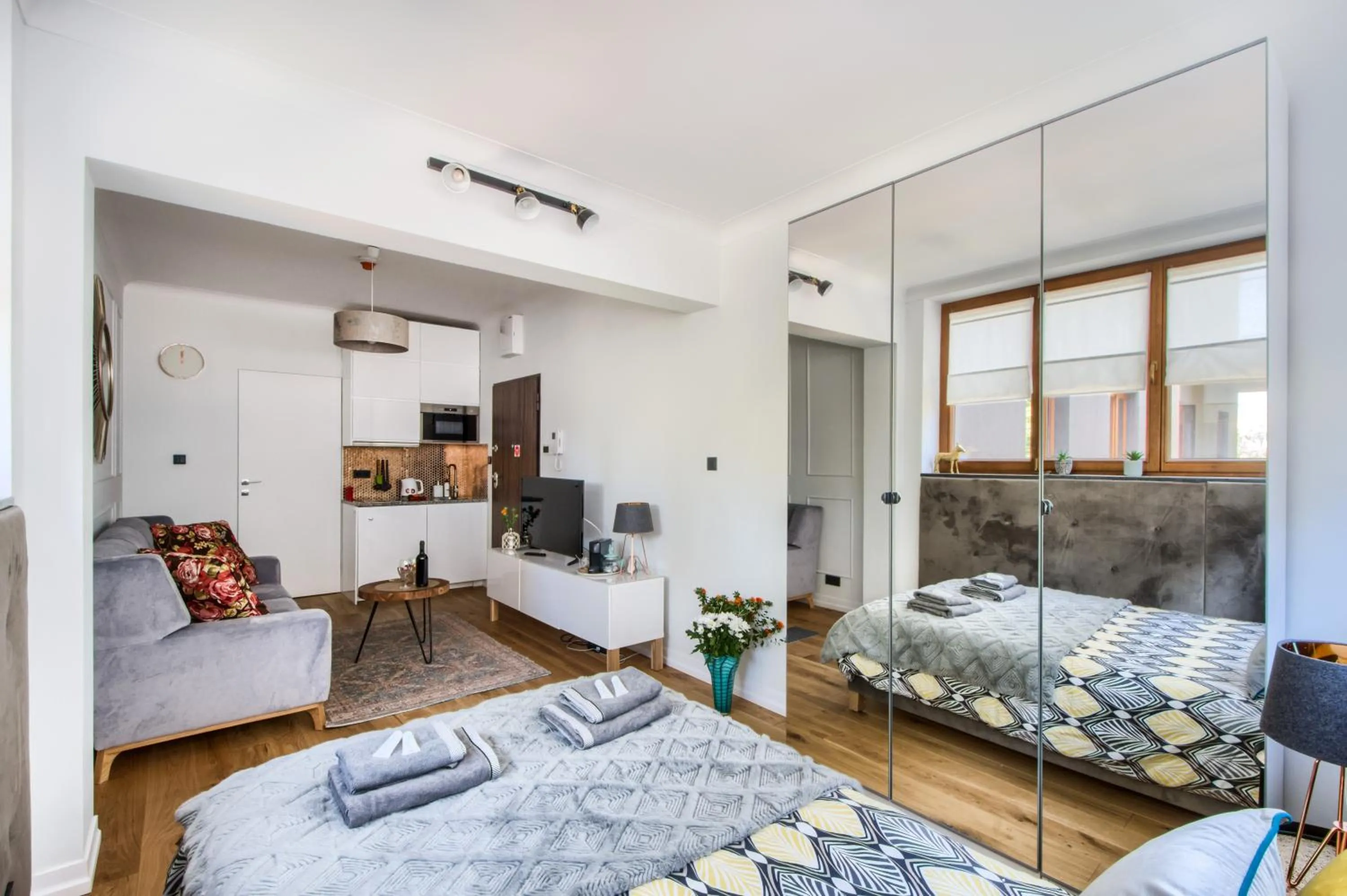 Coffee/tea facilities, Bed in Aparthotel Pawia Deluxe- 10 min to center