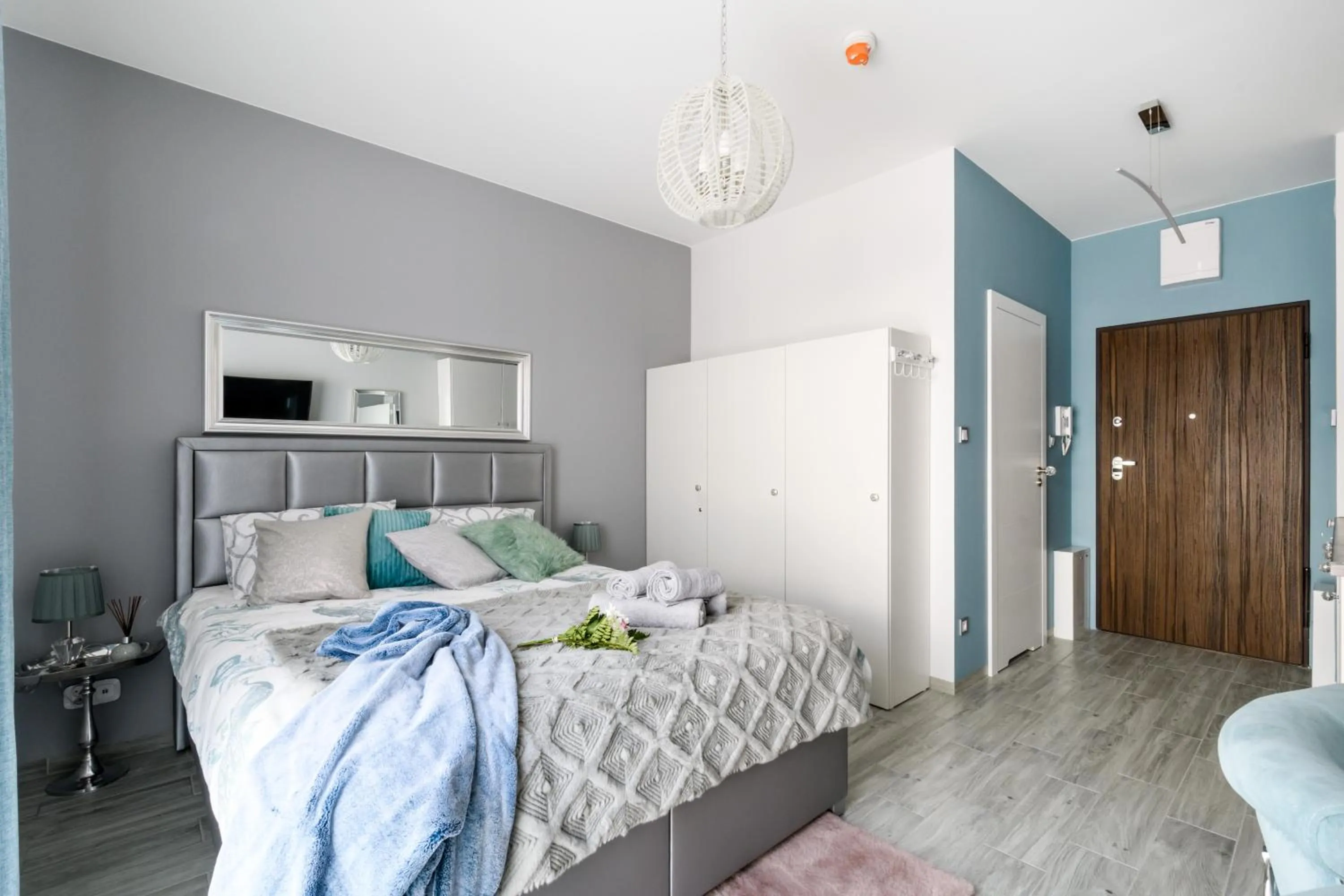 Bed in Aparthotel Pawia Deluxe- 10 min to center