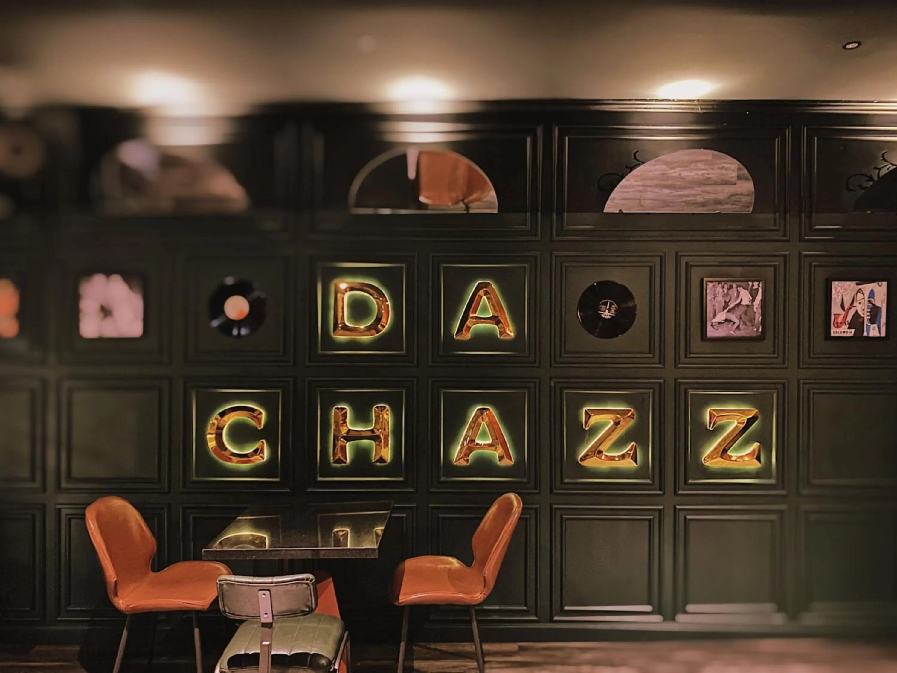 Restaurant/places to eat in Chu Hotel