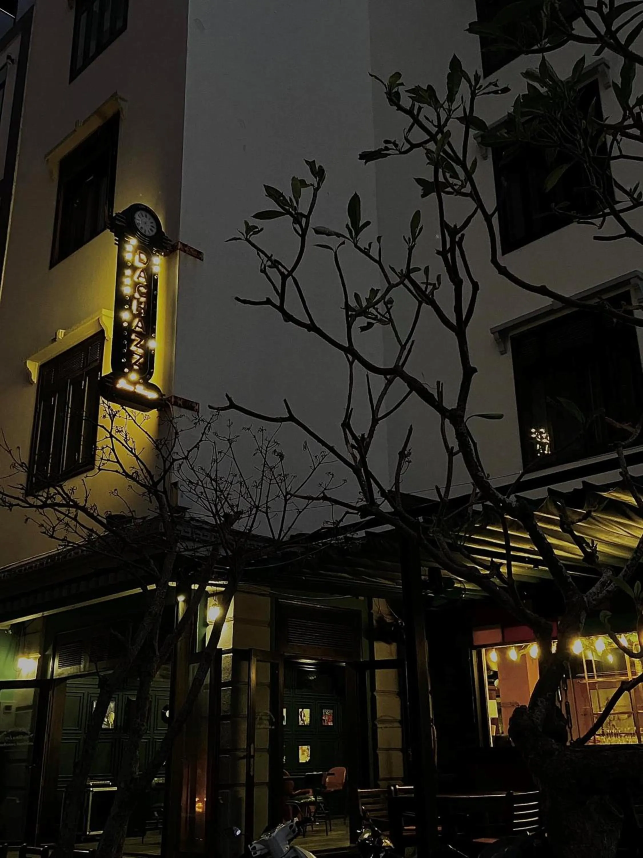 Restaurant/places to eat in Chu Hotel