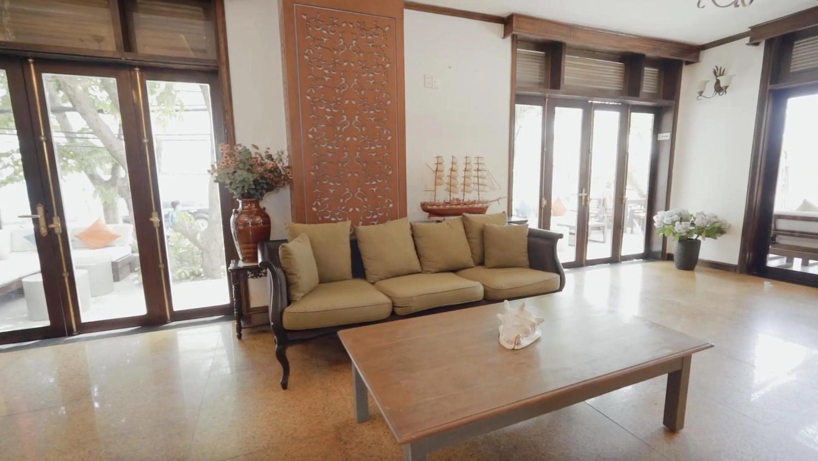 concierge in Chu Hotel