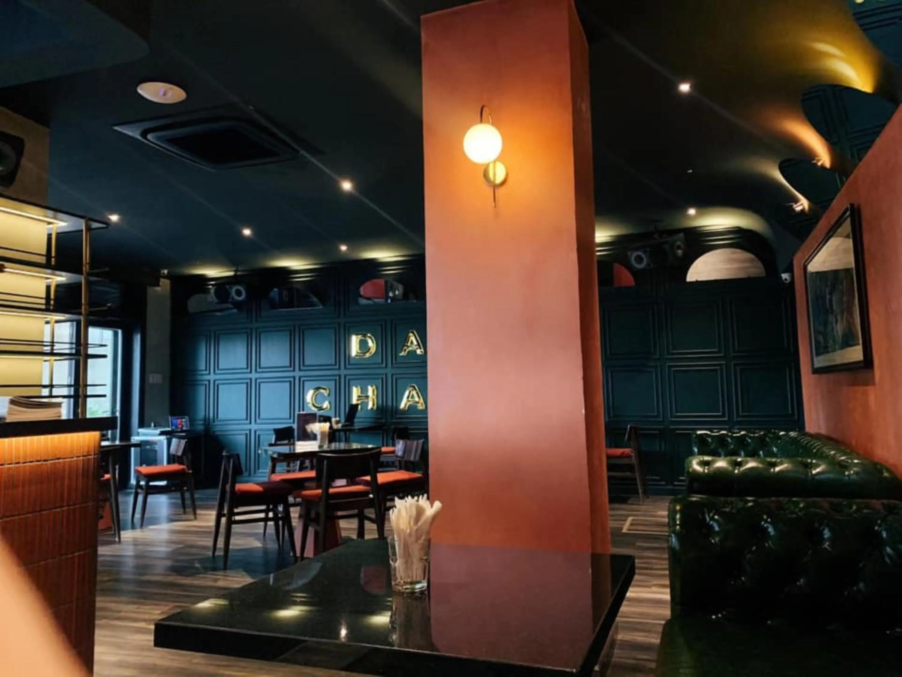 Restaurant/places to eat in Chu Hotel