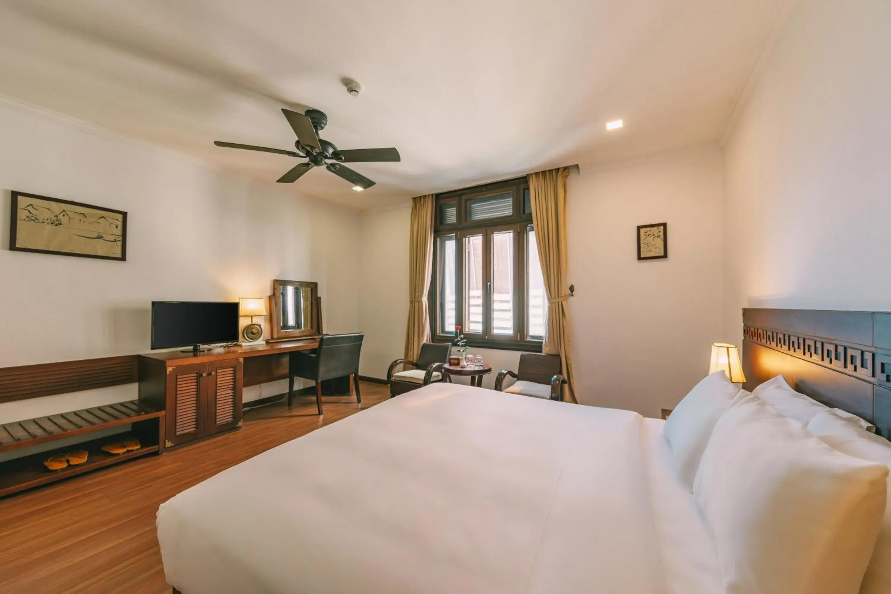 King Suite - single occupancy in Chu Hotel King Suite - single occupancy in Chu Hotel