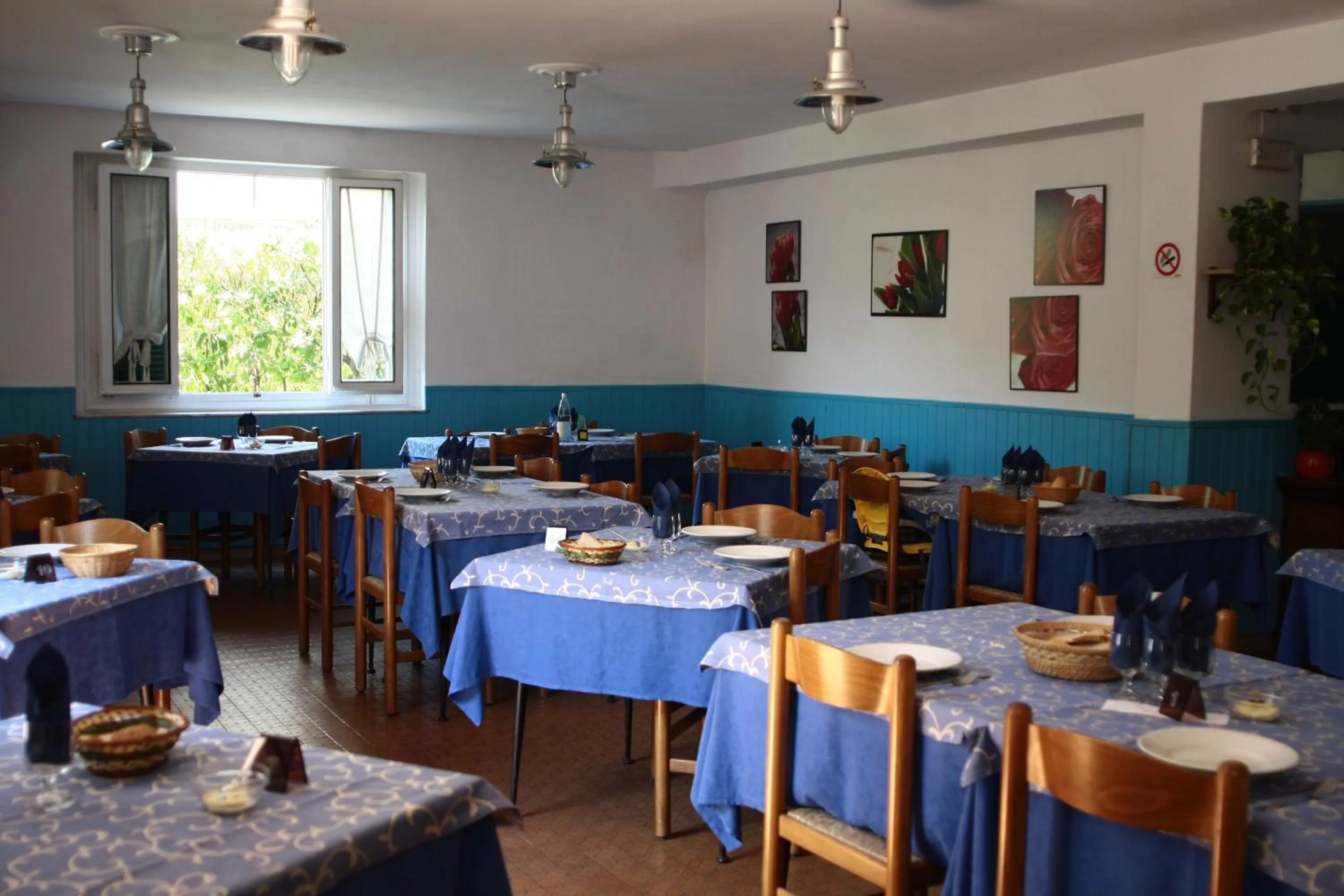 Restaurant/places to eat in Hotel Ornella
