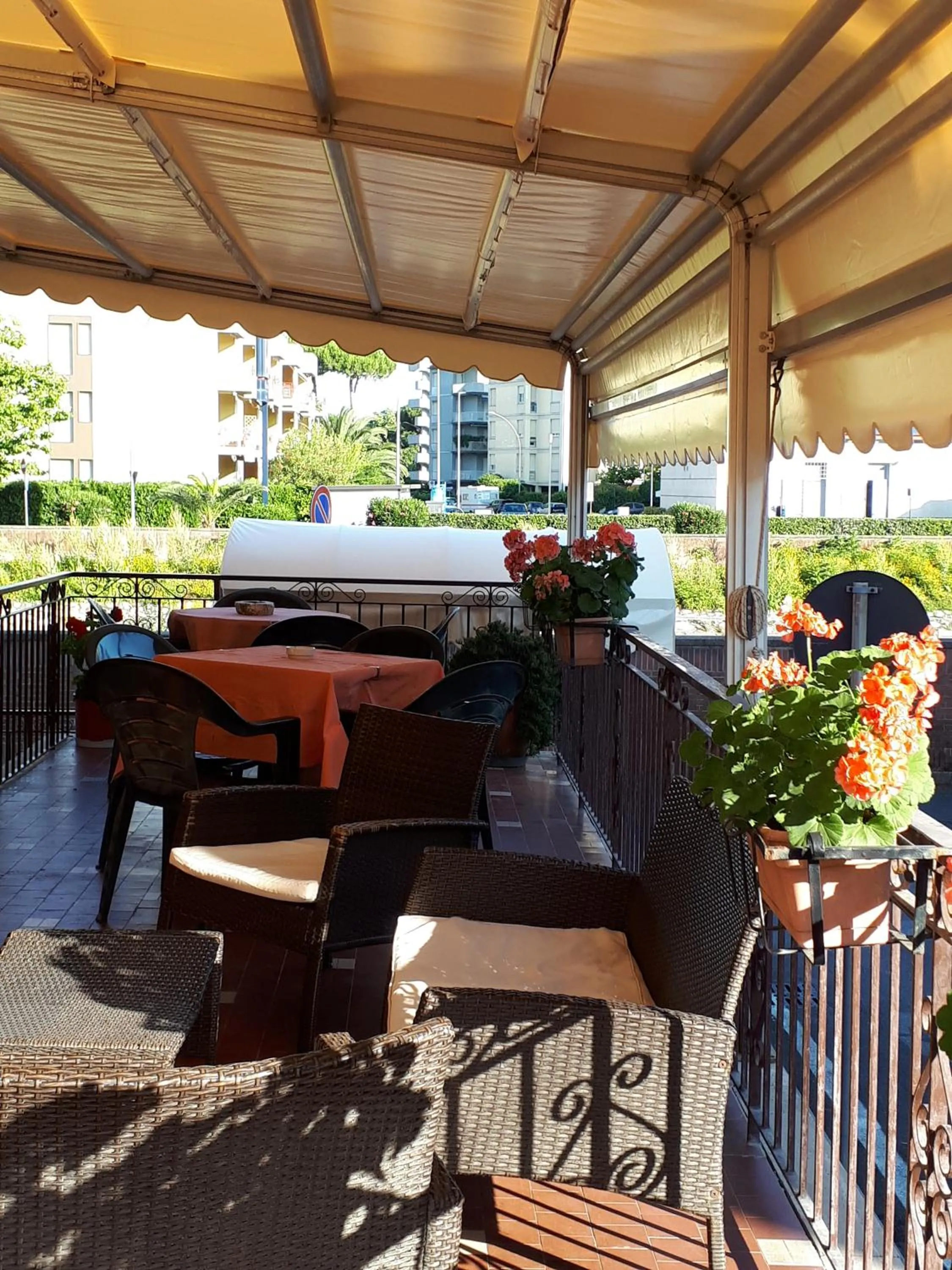 Restaurant/places to eat in Hotel Laurin