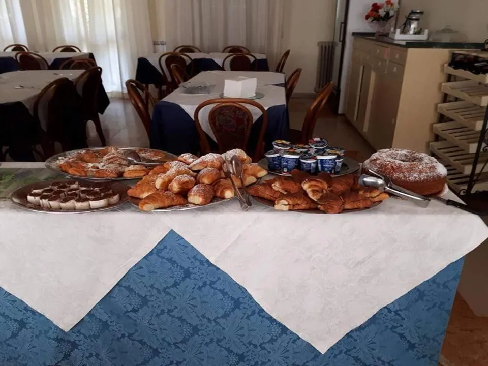 Food and drinks in Hotel Laurin