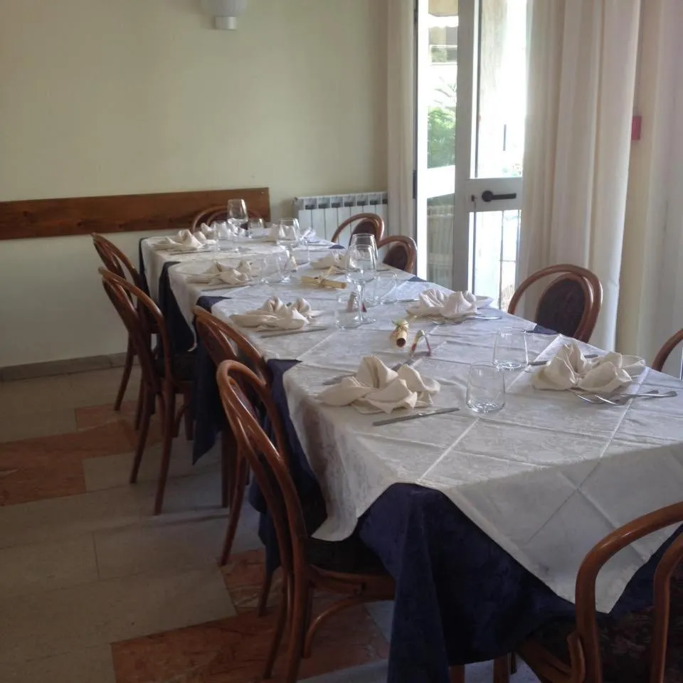 Restaurant/places to eat in Hotel Laurin