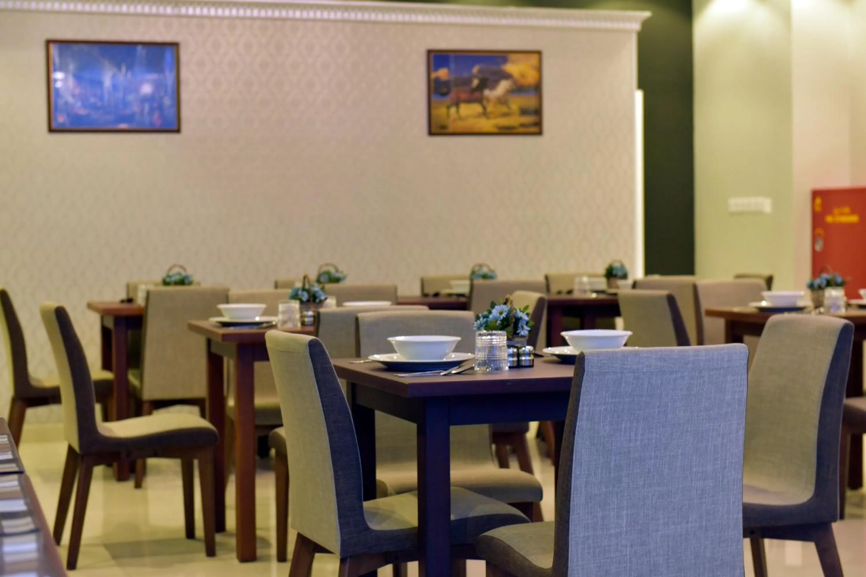 Restaurant/places to eat in A'Sinamar Hotel Apartment