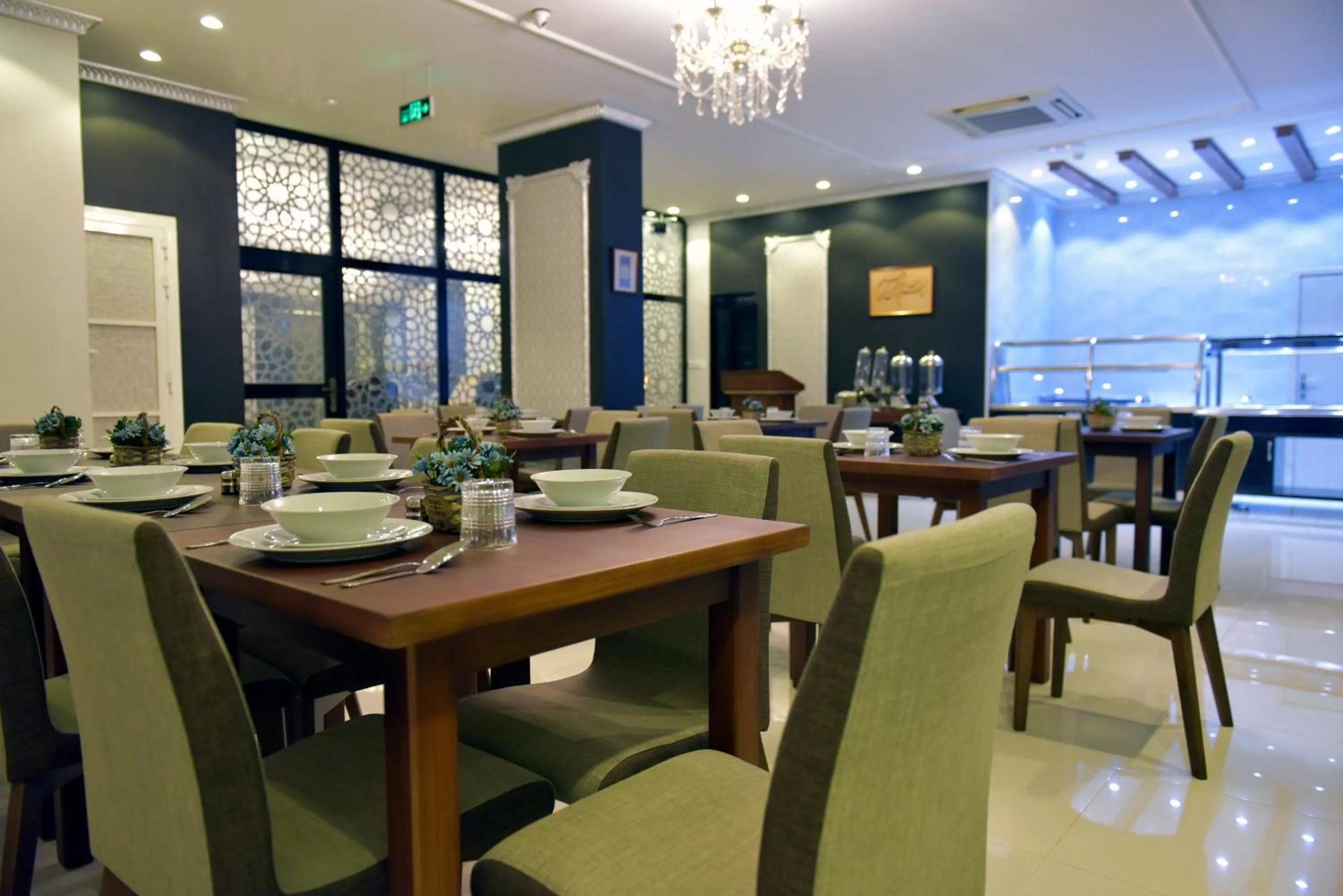 Restaurant/places to eat in A'Sinamar Hotel Apartment