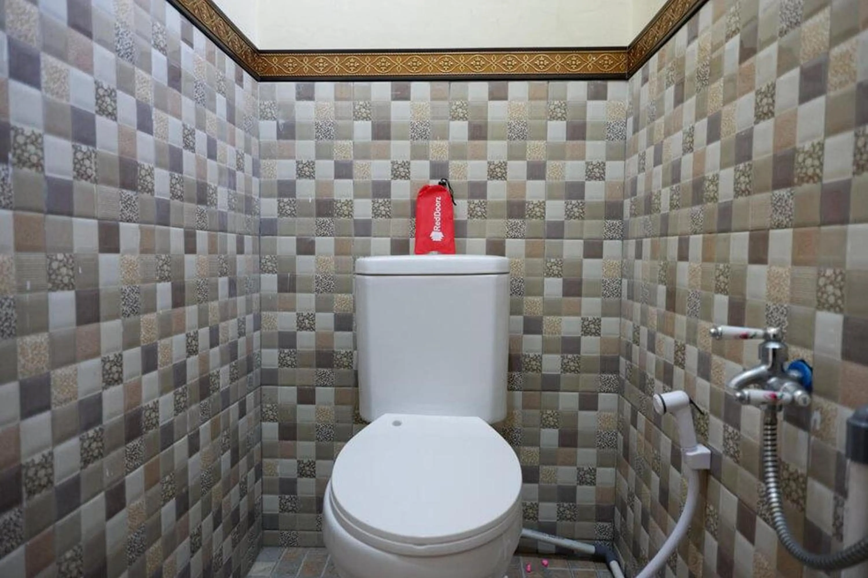 Bathroom in RedDoorz near Desa Wisata Tambi Dieng