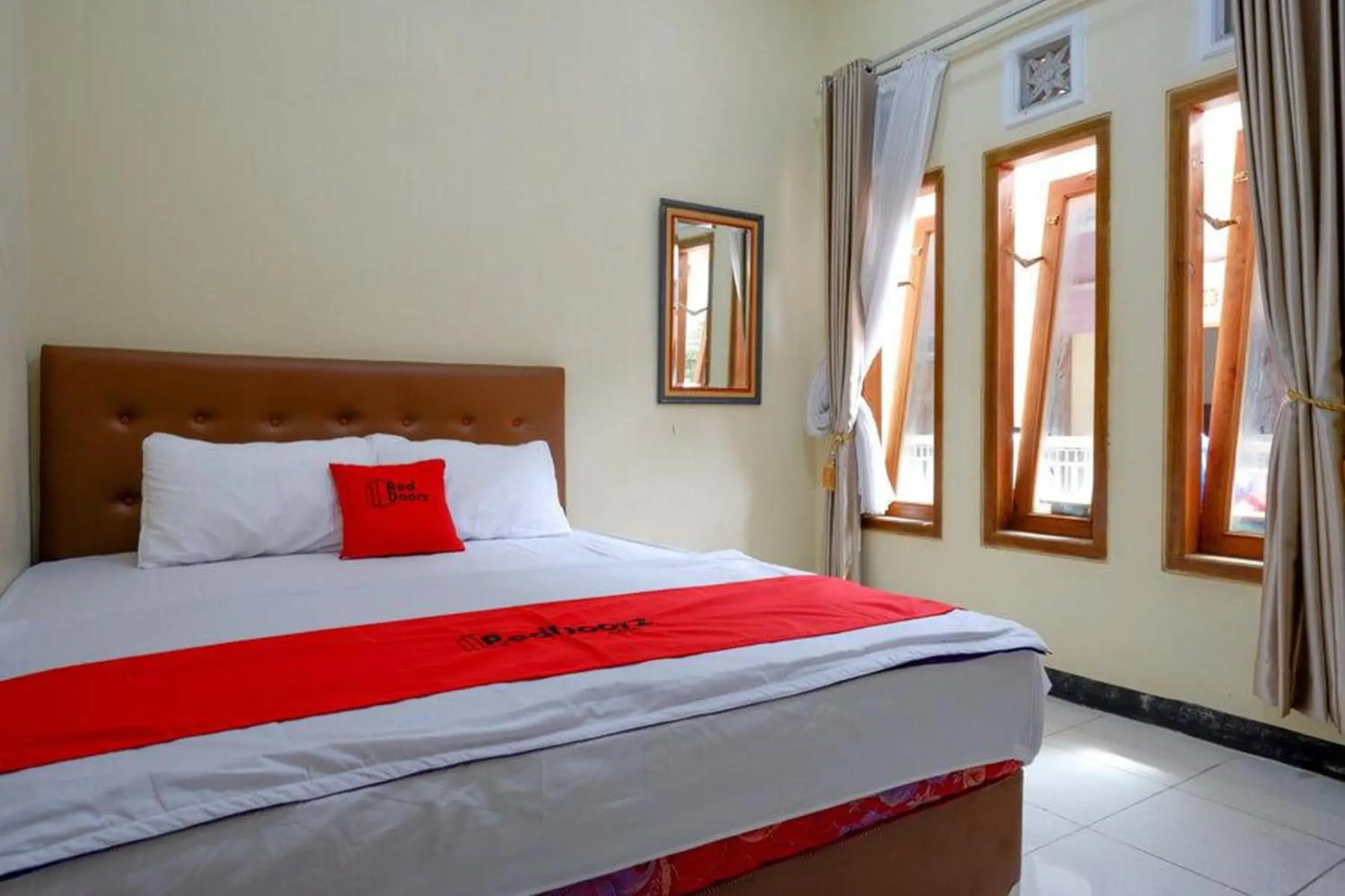 Double Room in RedDoorz near Desa Wisata Tambi Dieng Double Room in RedDoorz near Desa Wisata Tambi Dieng