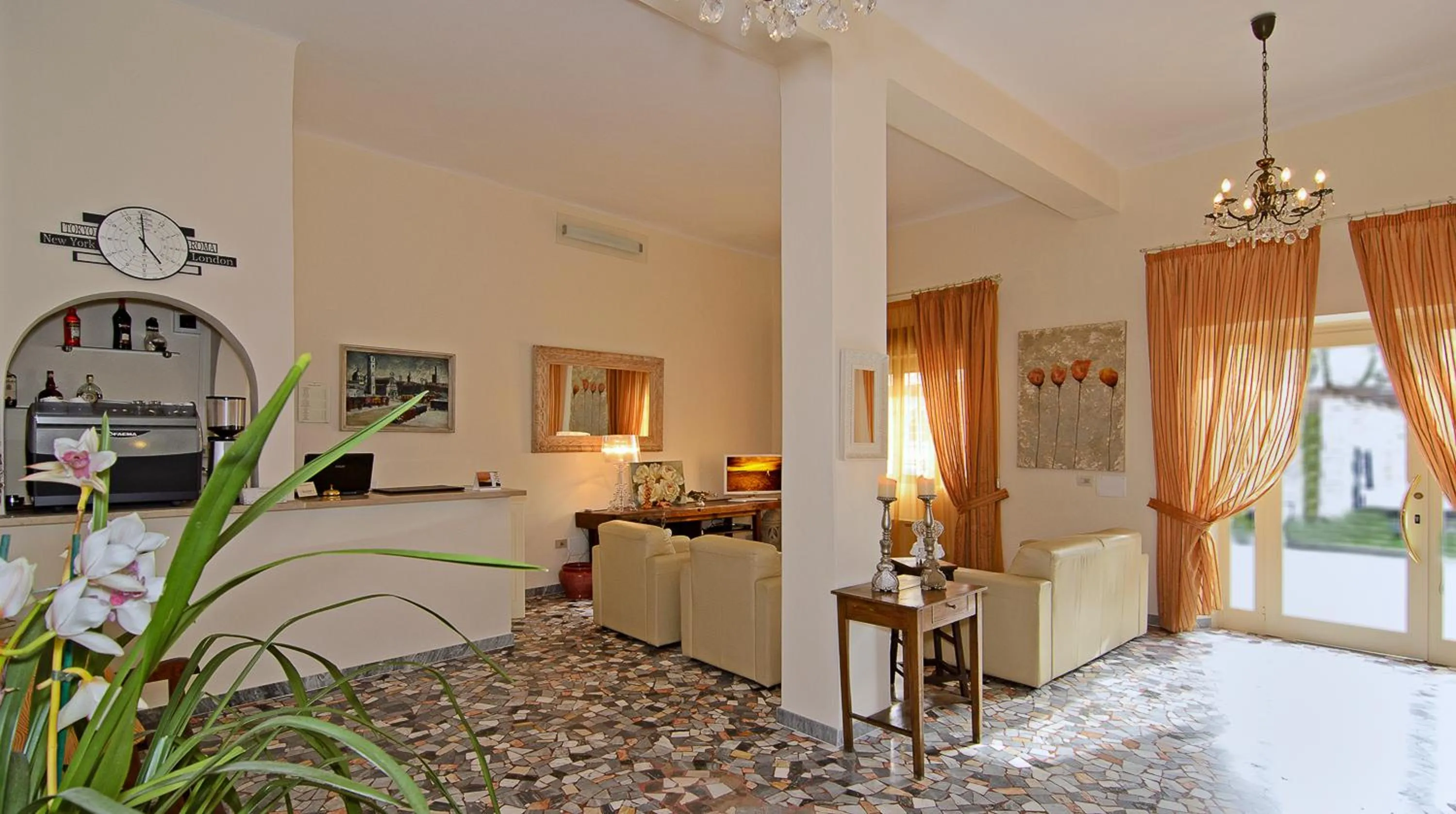 Lobby or reception, Bed in Hotel Verdesolemare