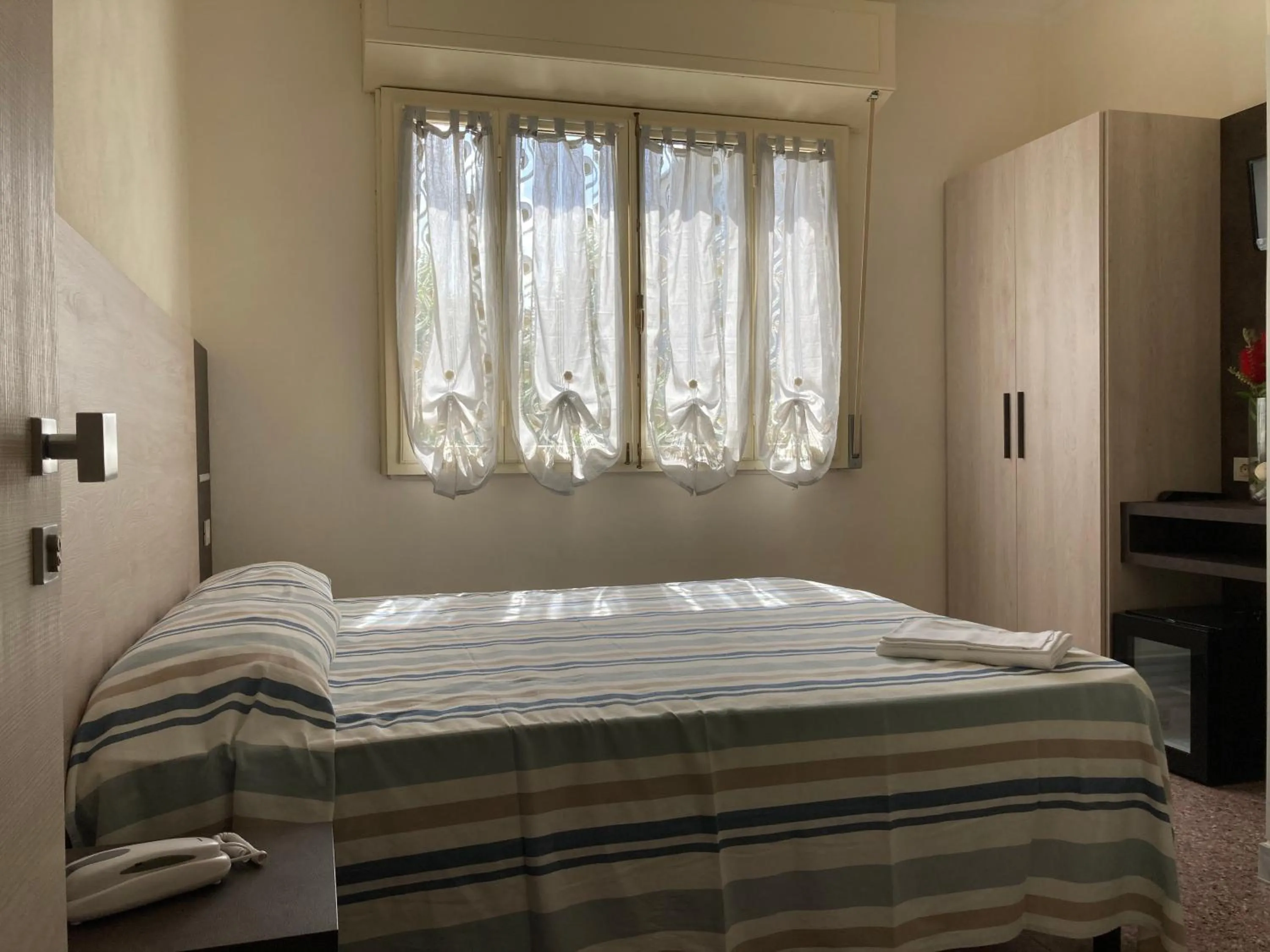 Photo of the whole room, Bed in Hotel Verdesolemare