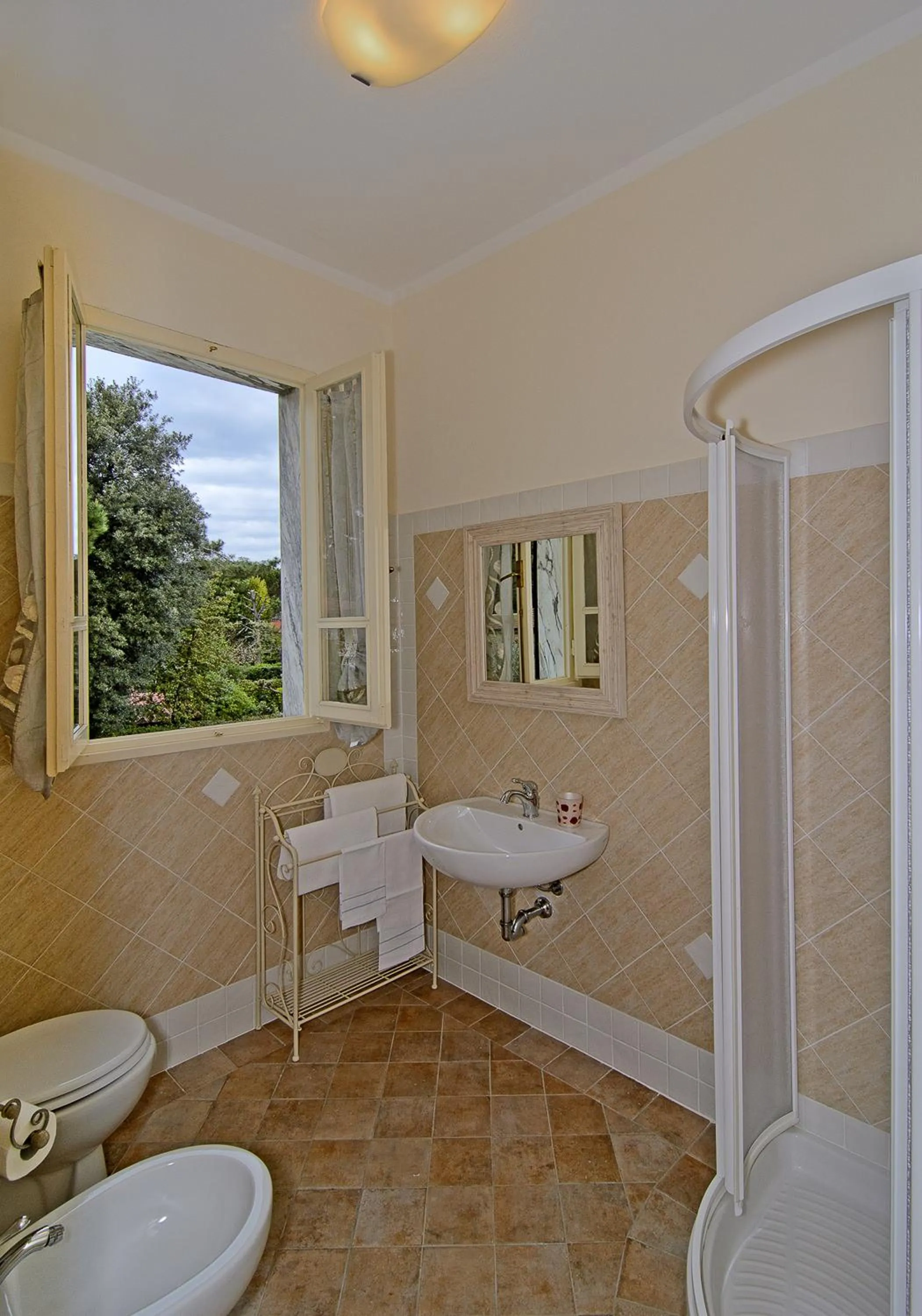 Bathroom in Hotel Verdesolemare