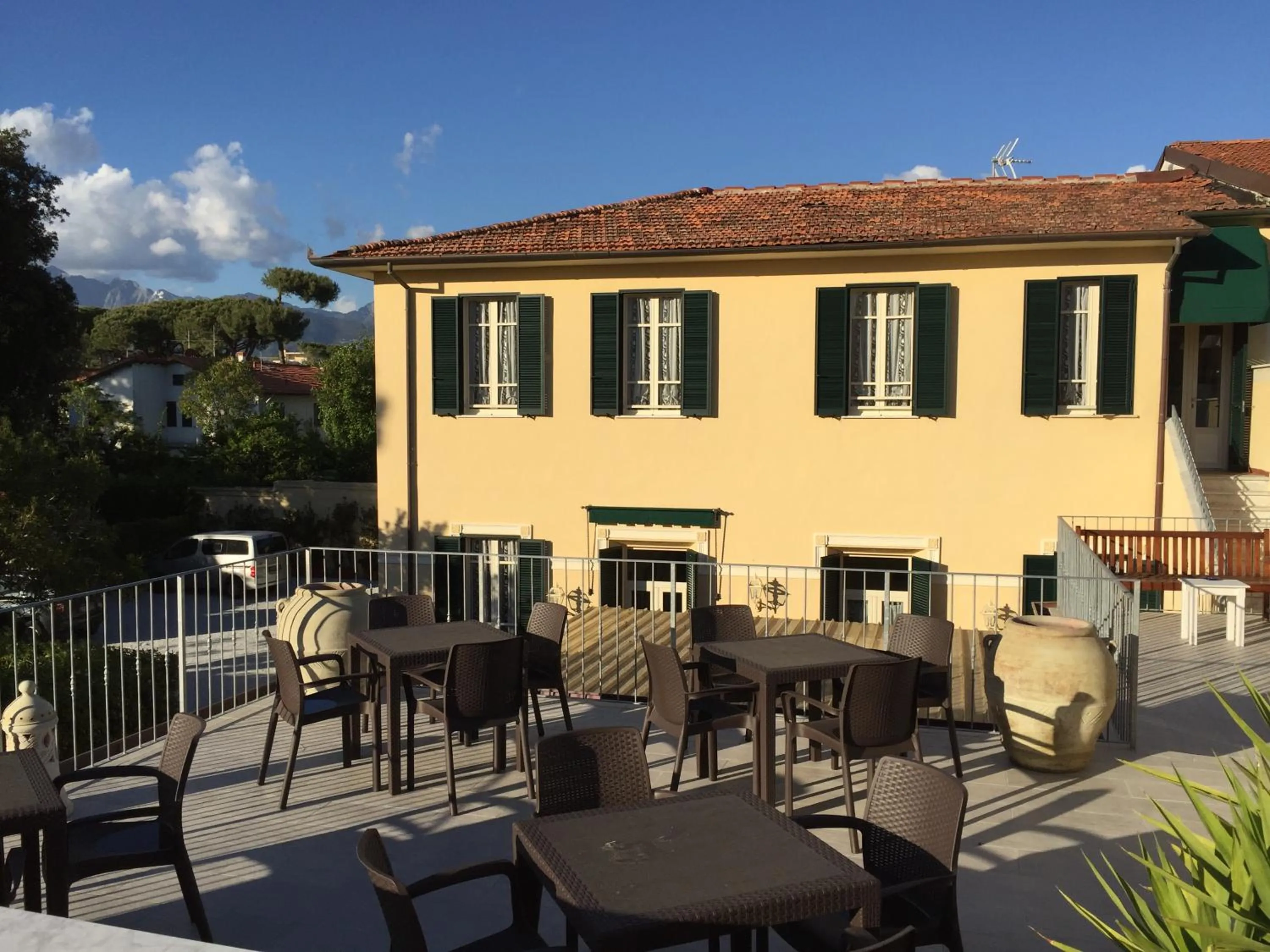 Property building in Hotel Verdesolemare