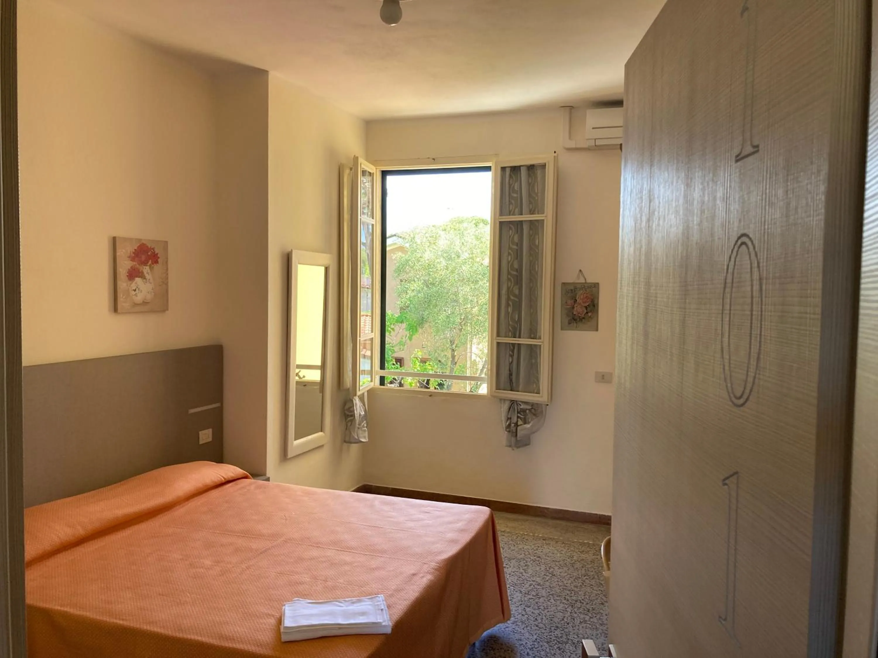 Bed in Hotel Verdesolemare