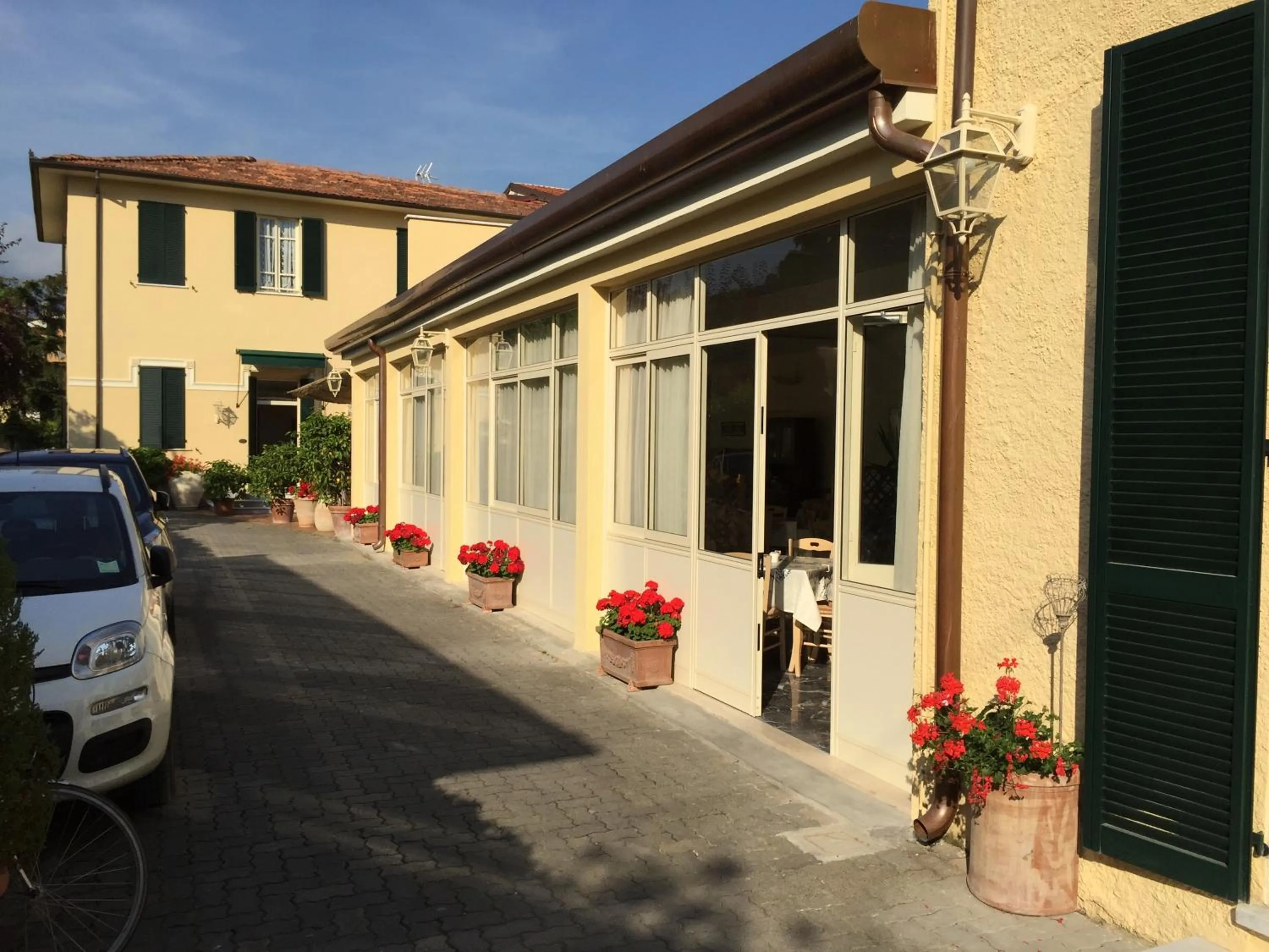 Property building in Hotel Verdesolemare