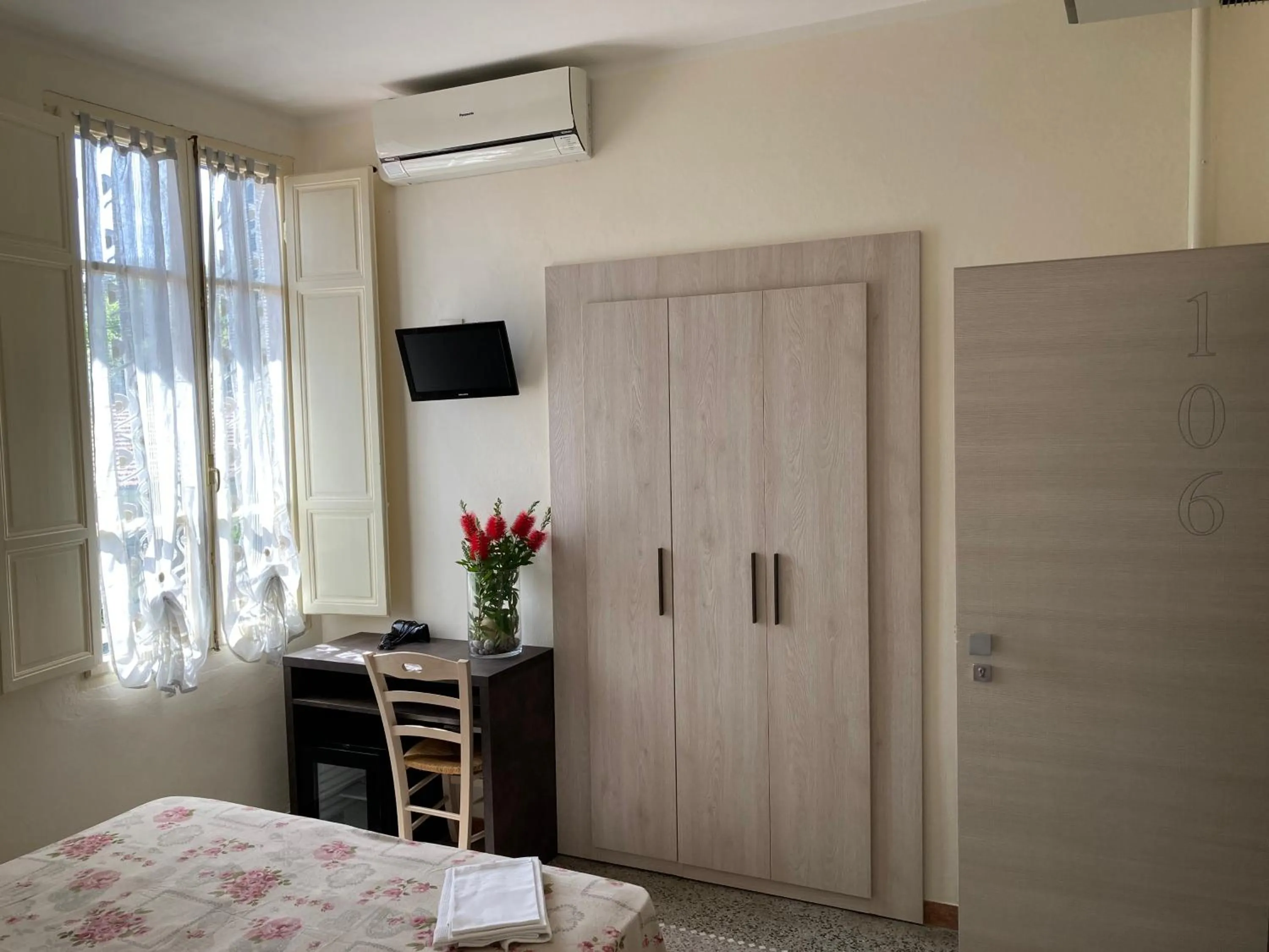 Bed in Hotel Verdesolemare