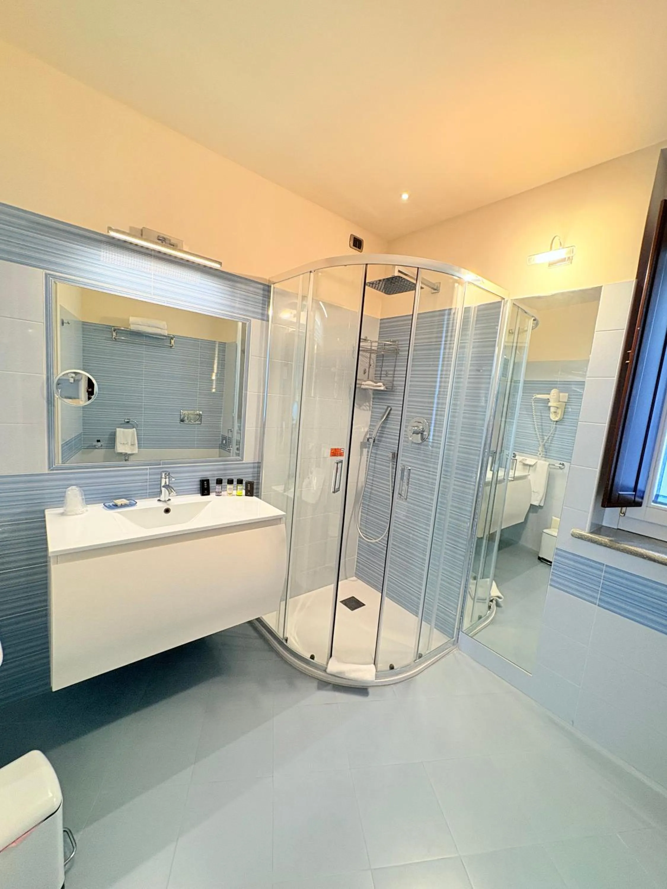 Shower in Portercole B&B