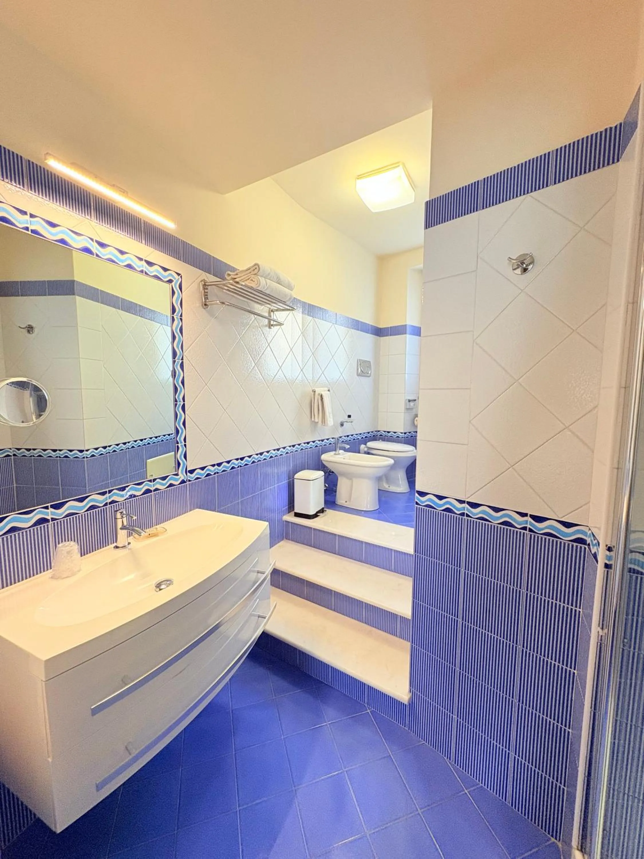 Toilet in Portercole B&B